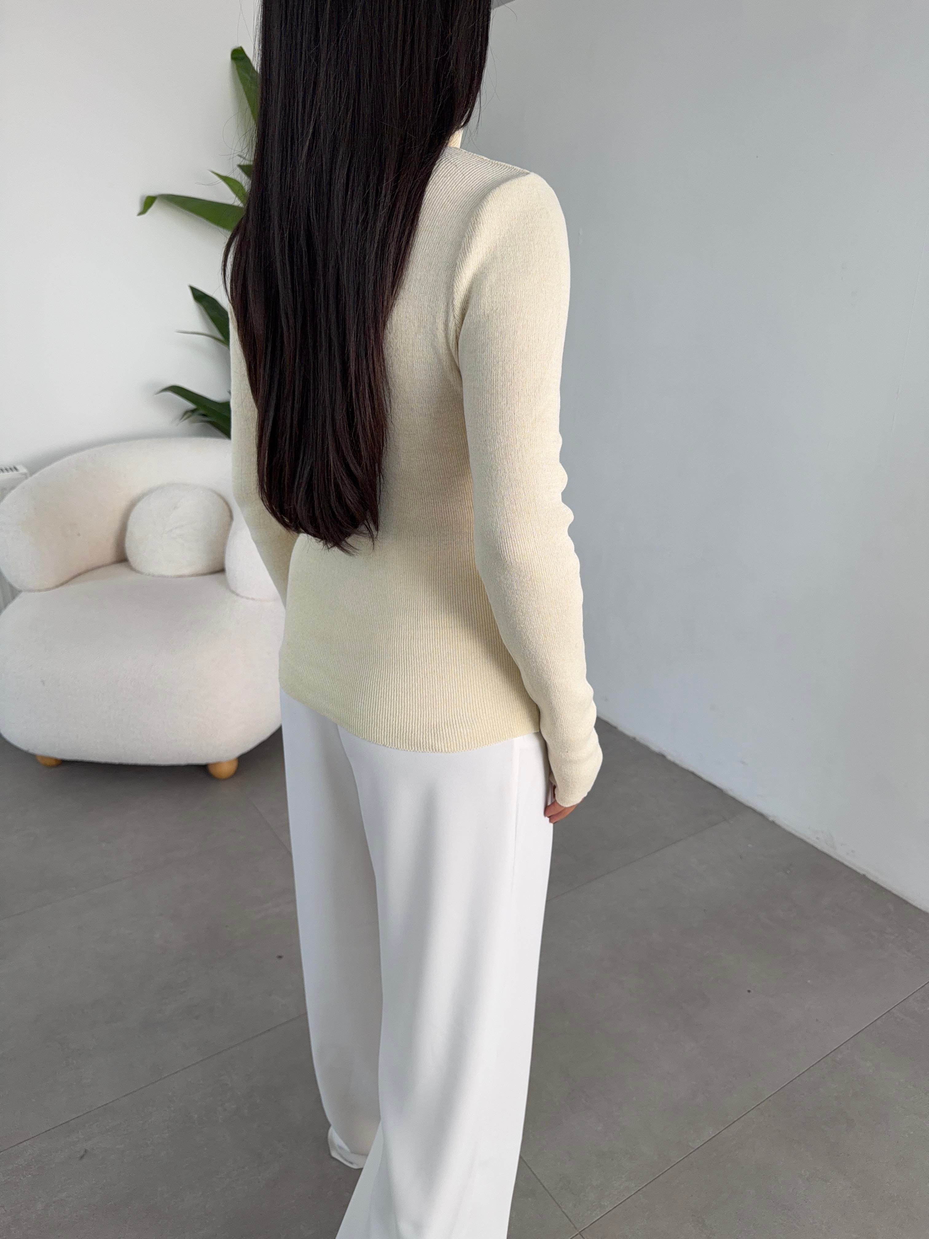 Krem Çıtçıt Detaylı Triko Kazak