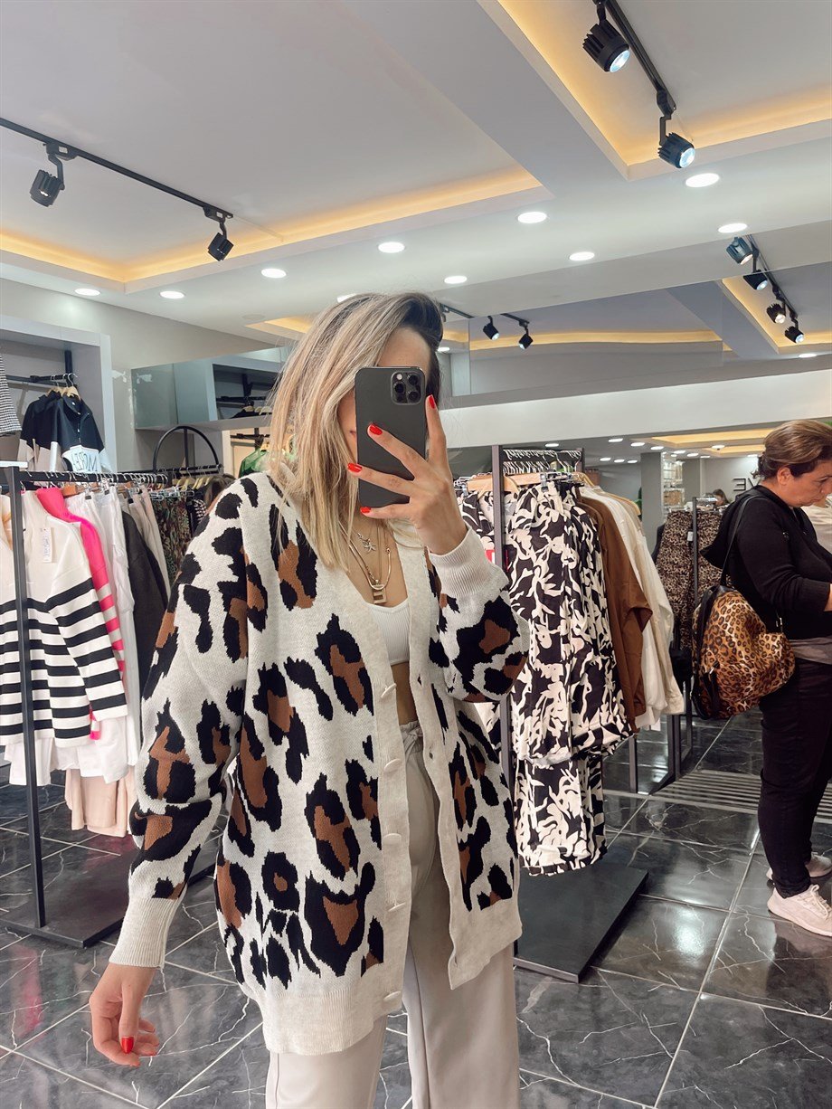 Leopar Detaylı Bej Hırka