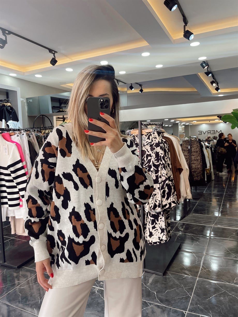 Leopar Detaylı Bej Hırka