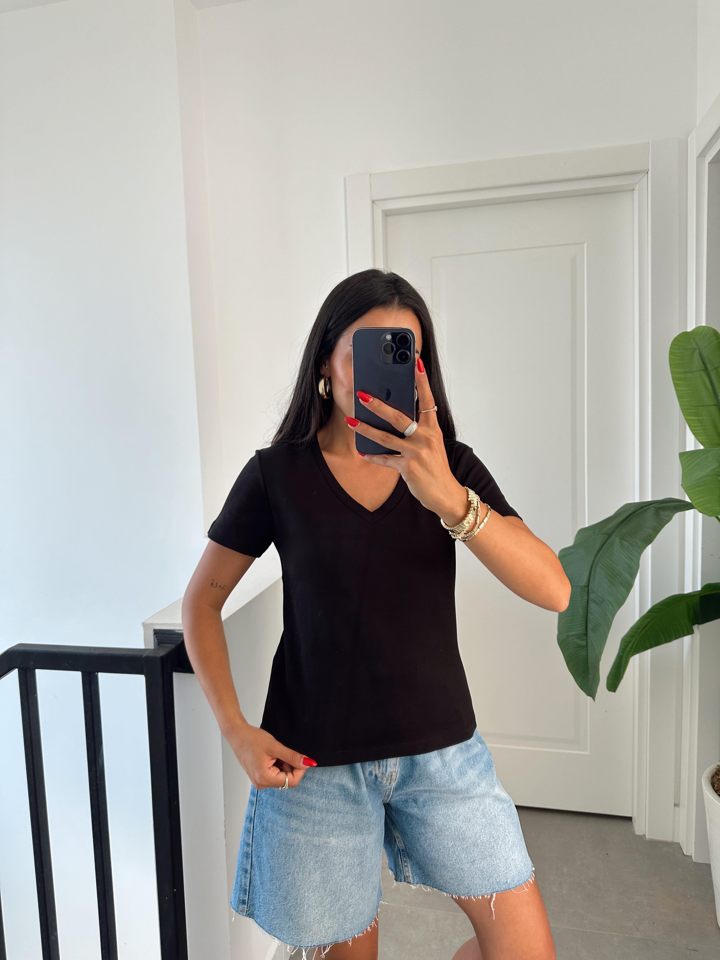 M-D Siyah V Yaka Basic Tshirt