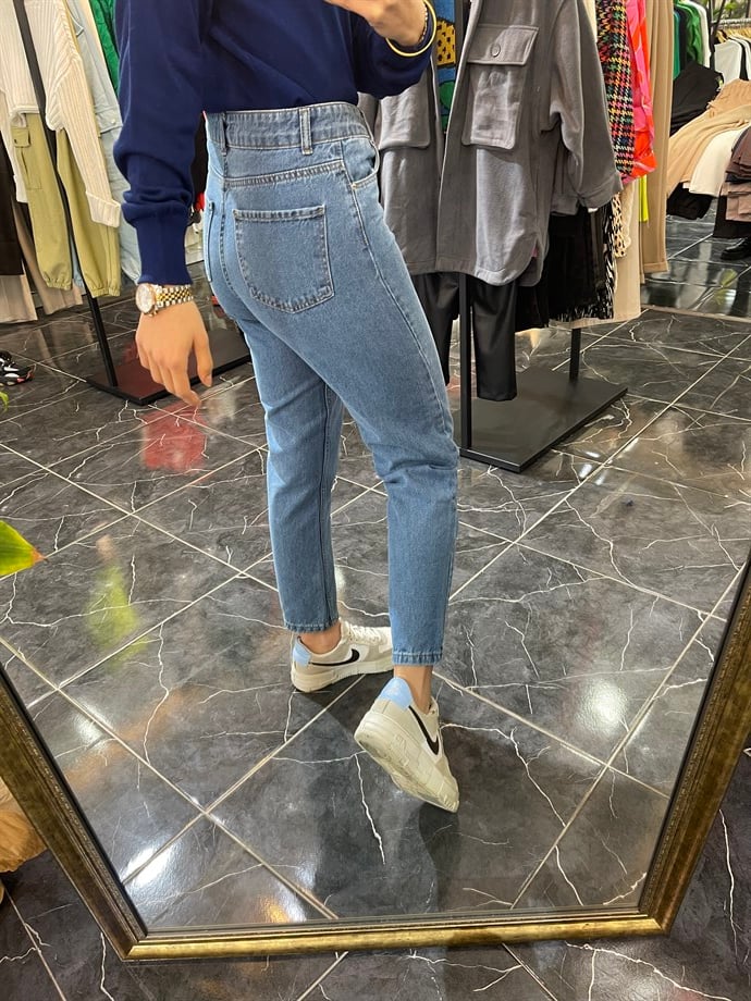Mom Jean