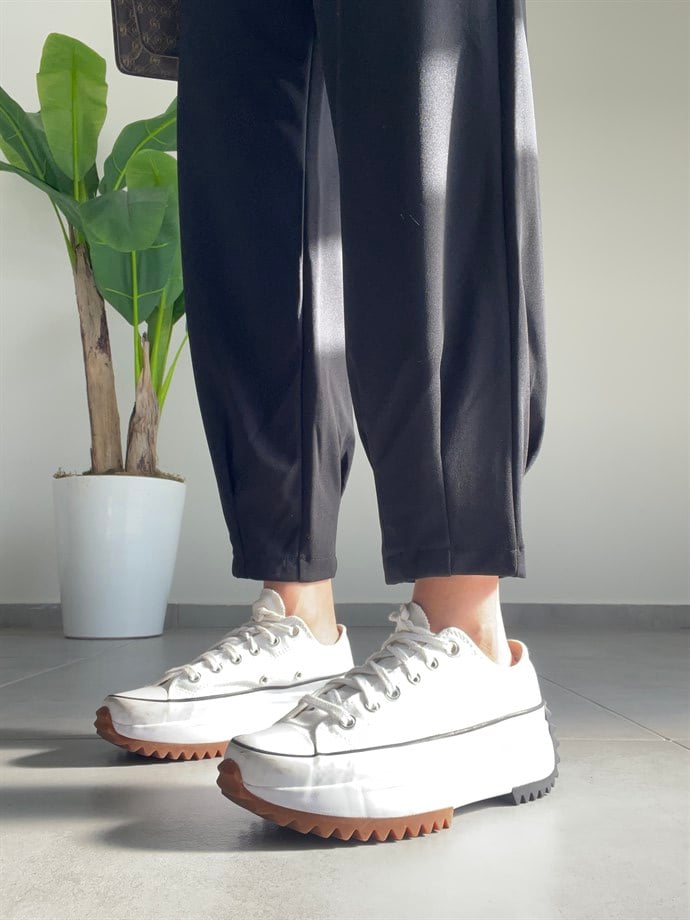 Paça Pileli Siyah Pantolon