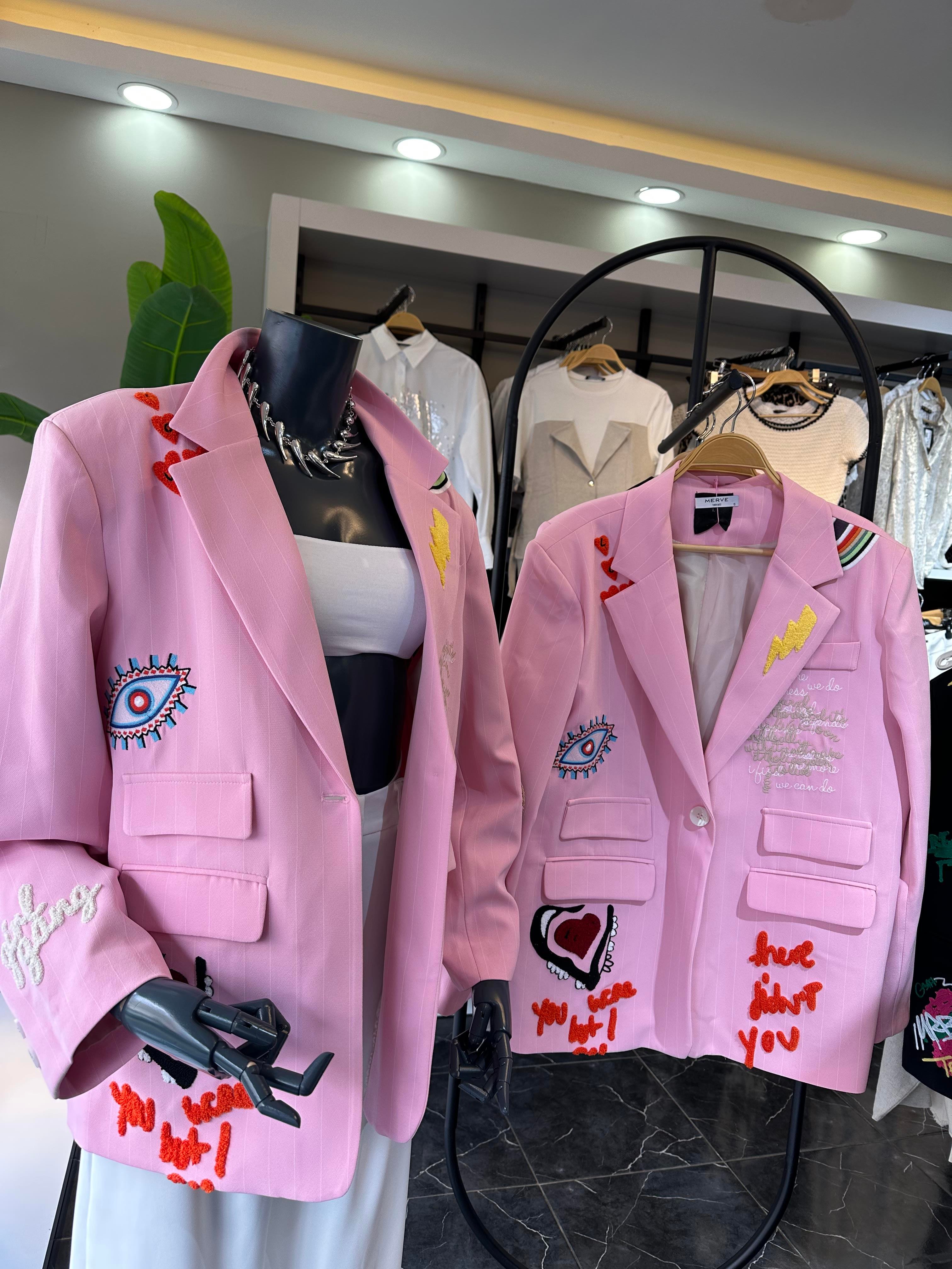 Pembe Tasarım İşlemeli Blazer