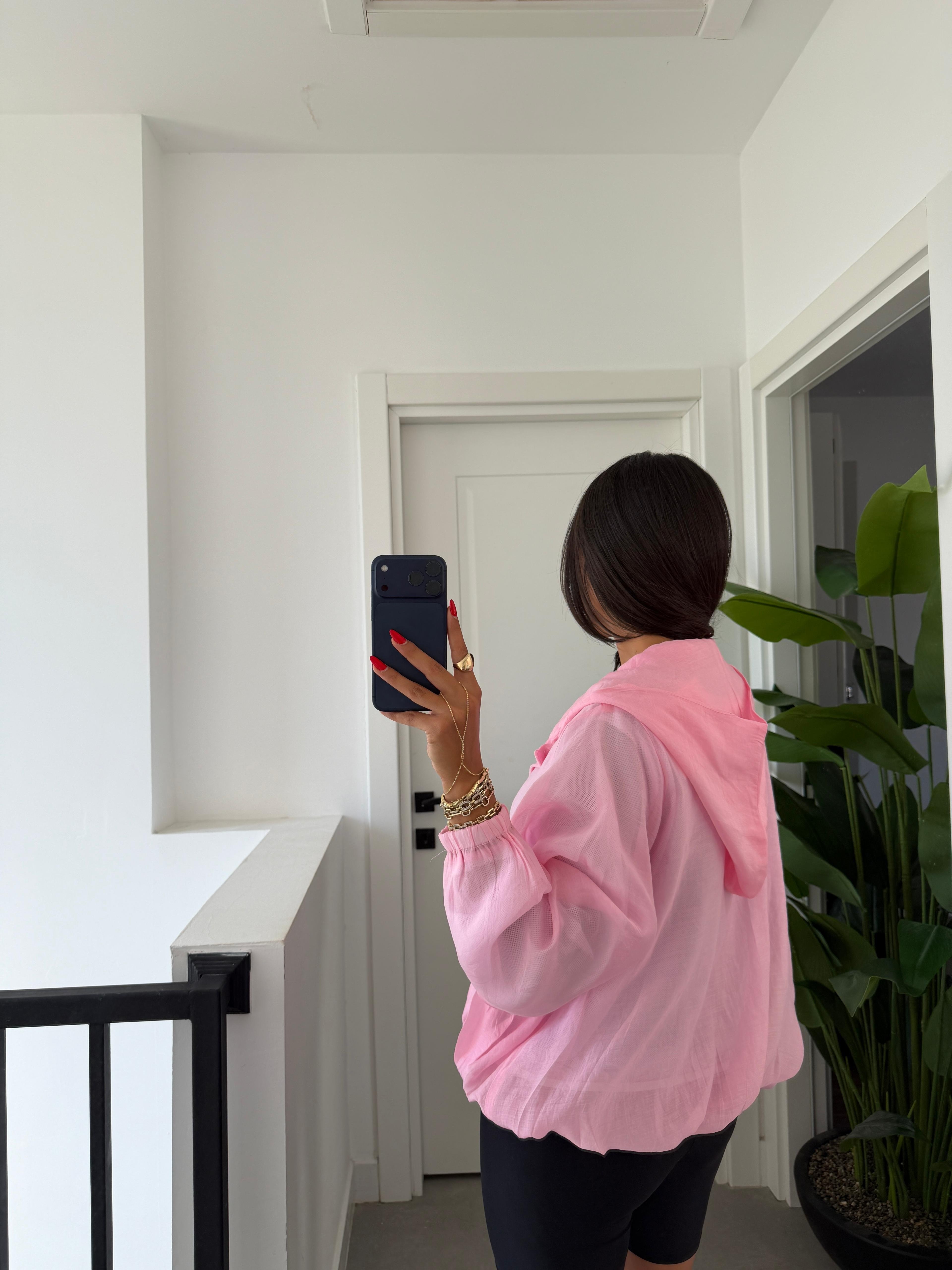 Pembe Yağmurluk
