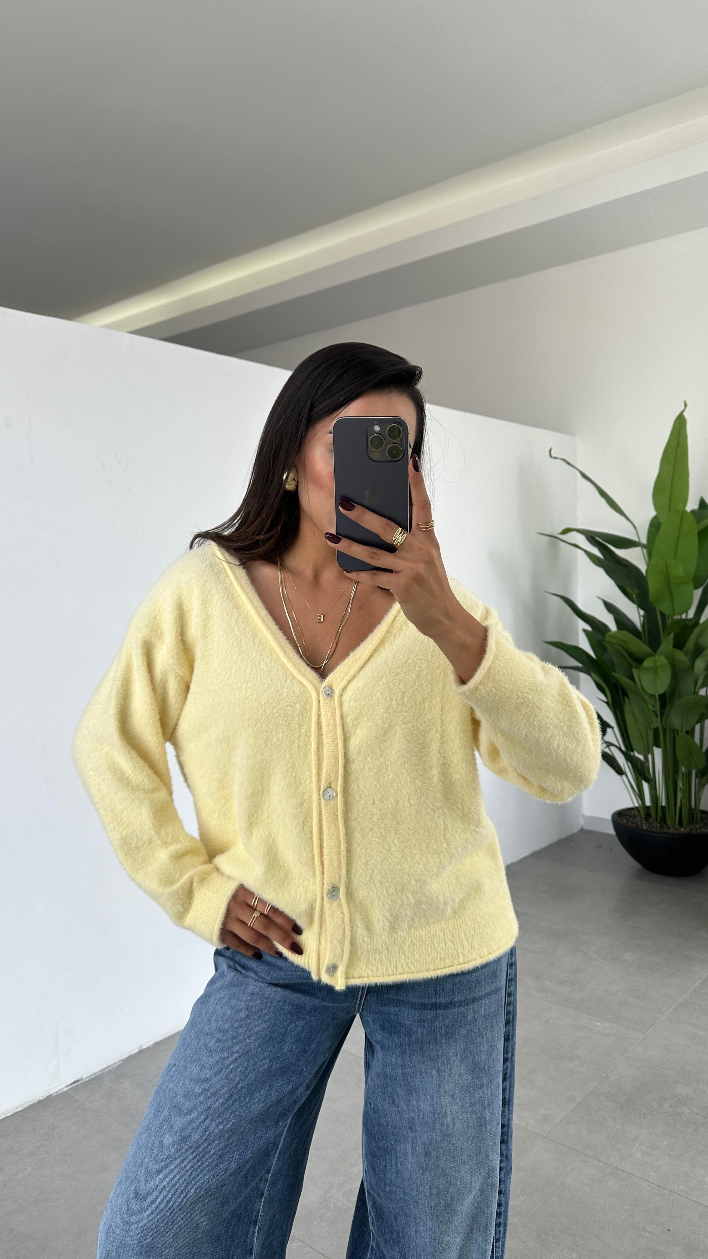 Sarı 4 Düğmeli Hırka