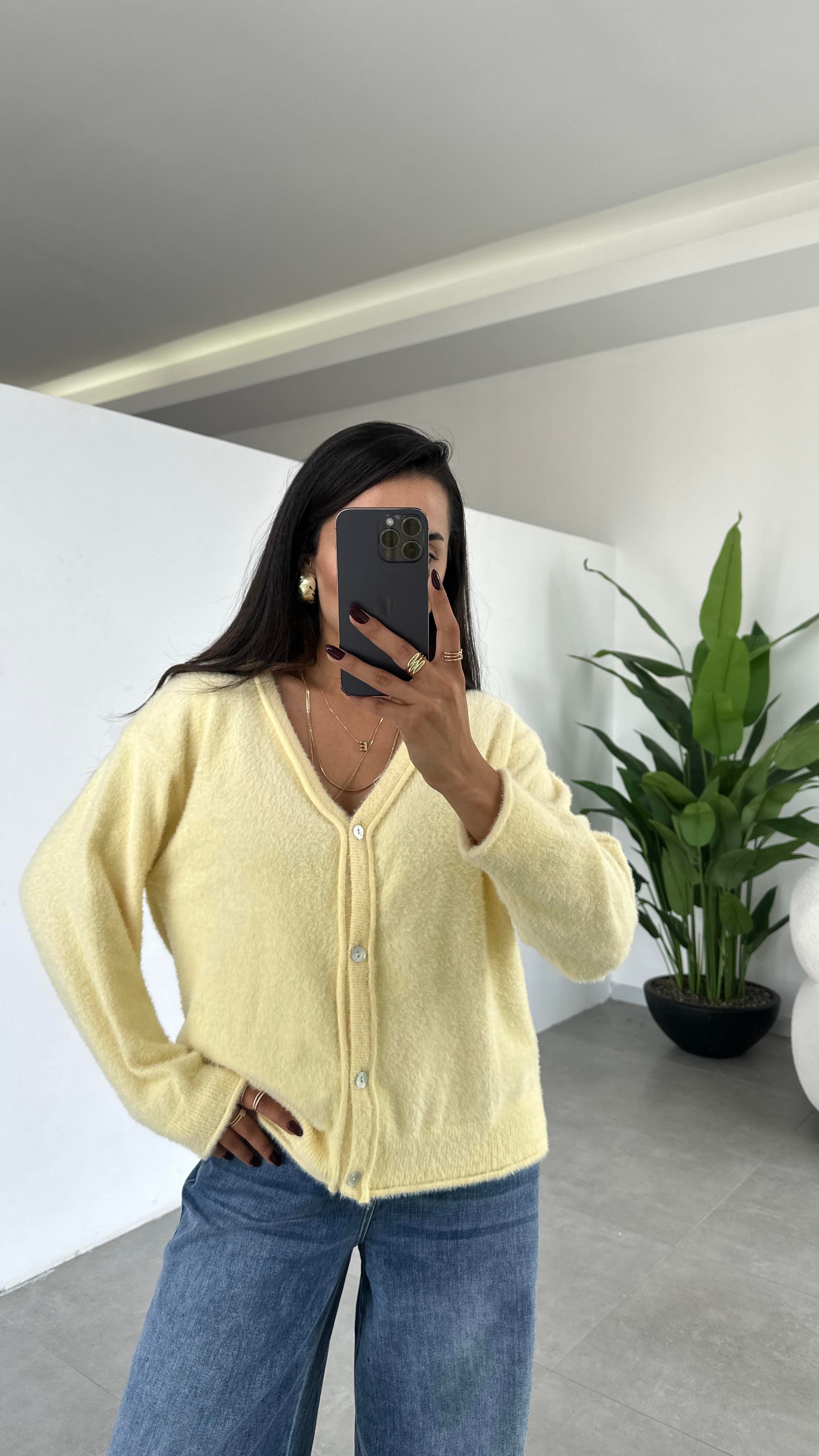 Sarı 4 Düğmeli Hırka