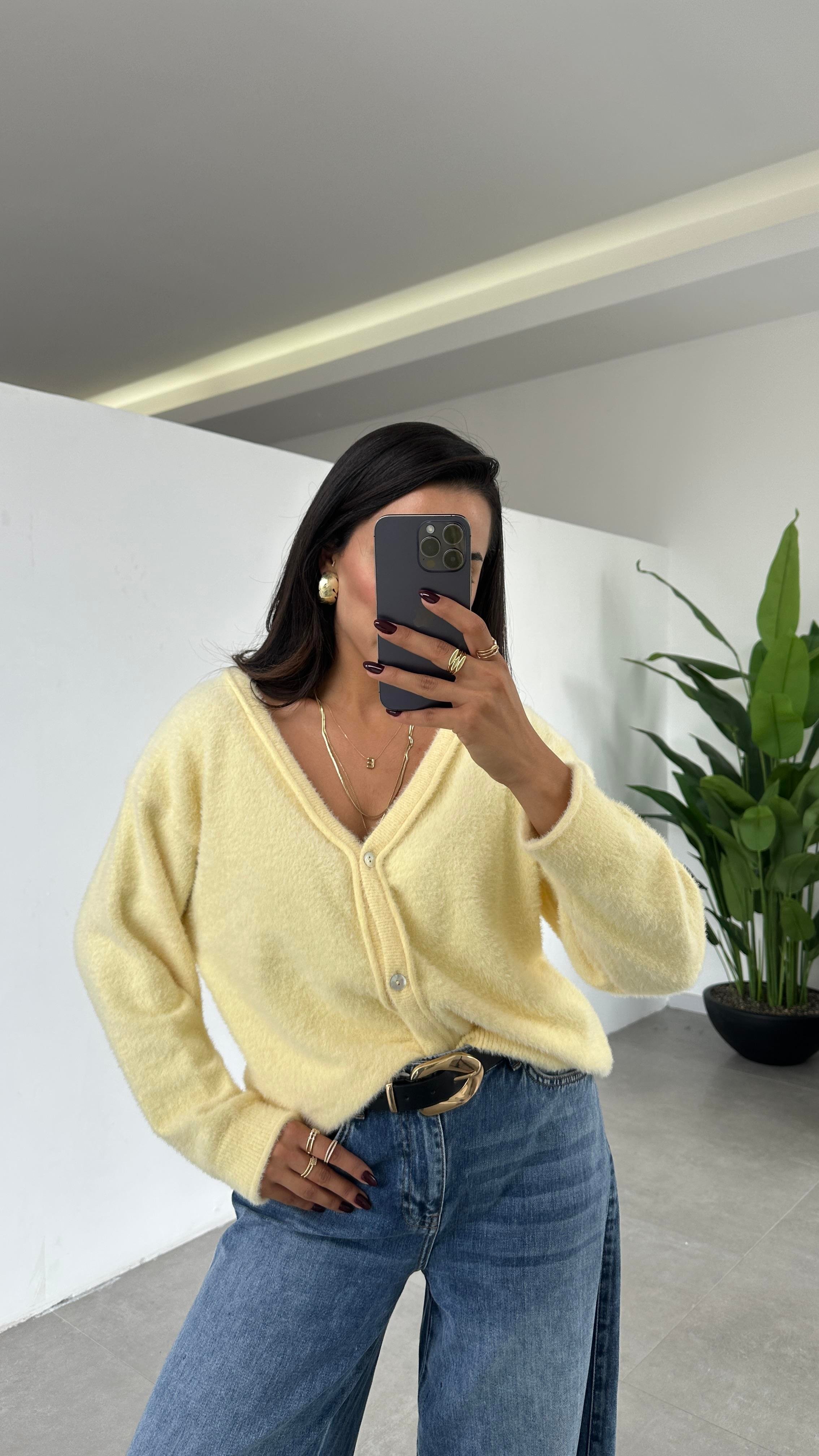 Sarı 4 Düğmeli Hırka