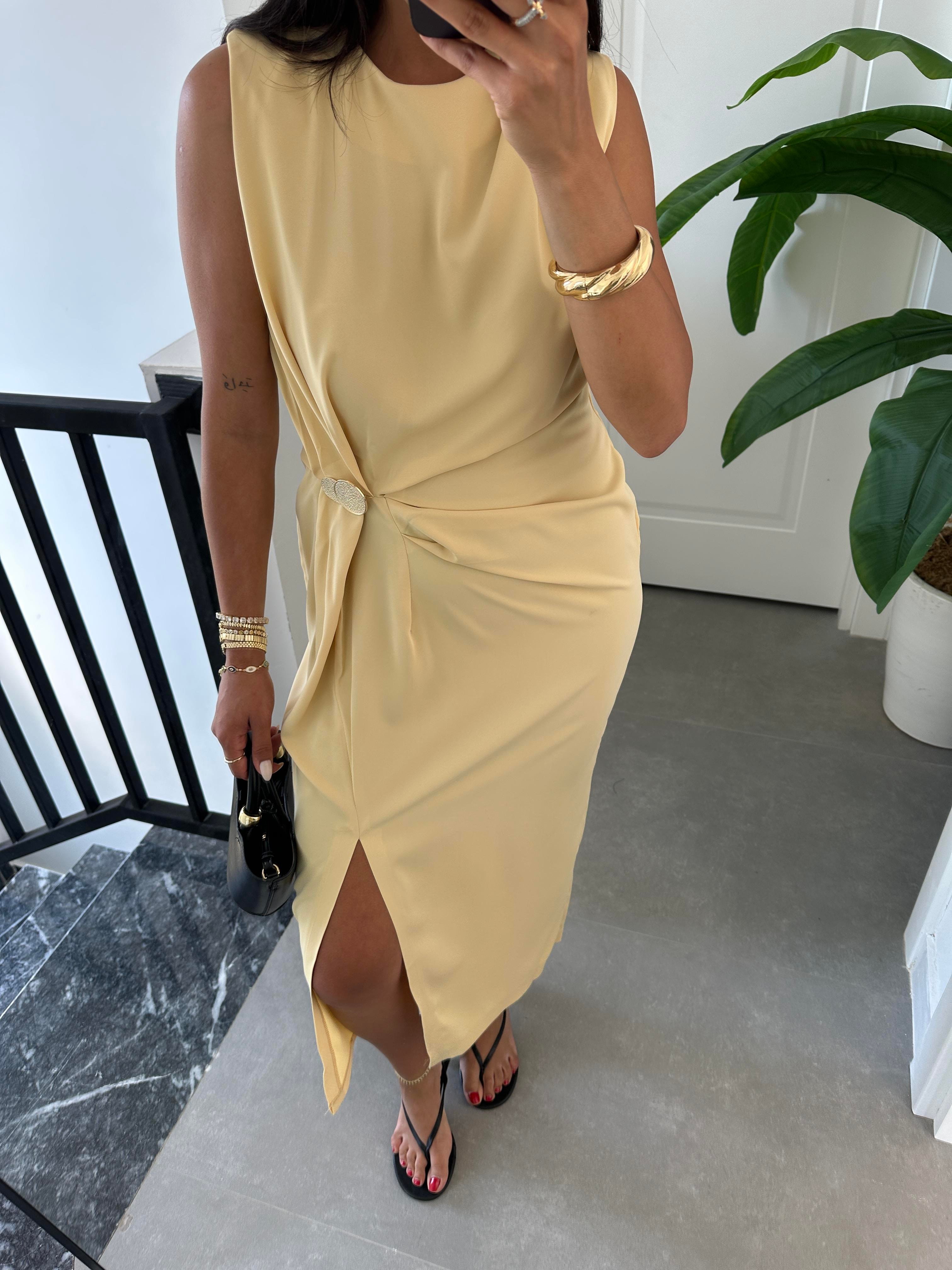 Sarı Belden Düğmeli Elbise