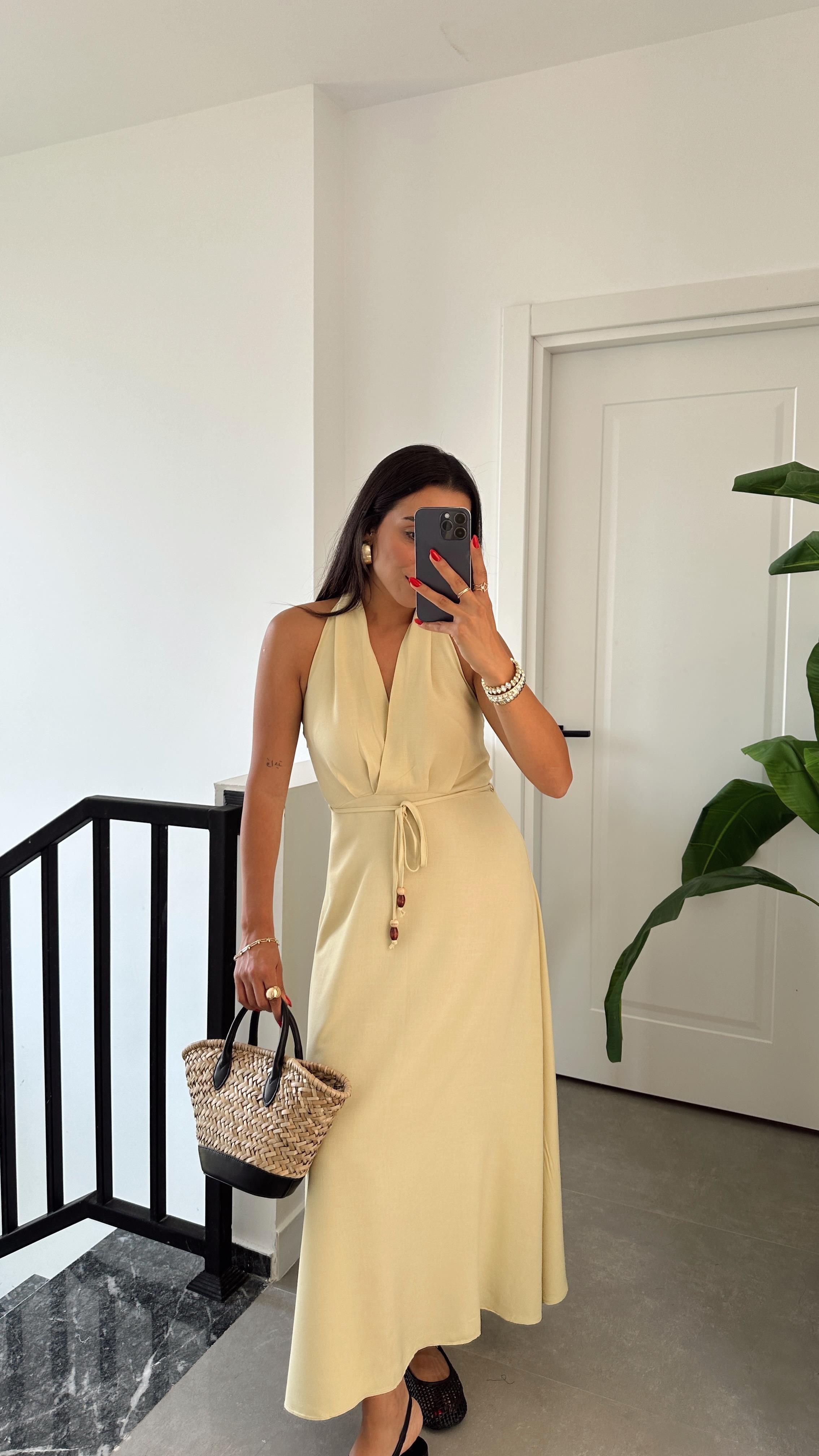 Sarı Boyundan Geçmeli Sırt Dekolteli Elbise