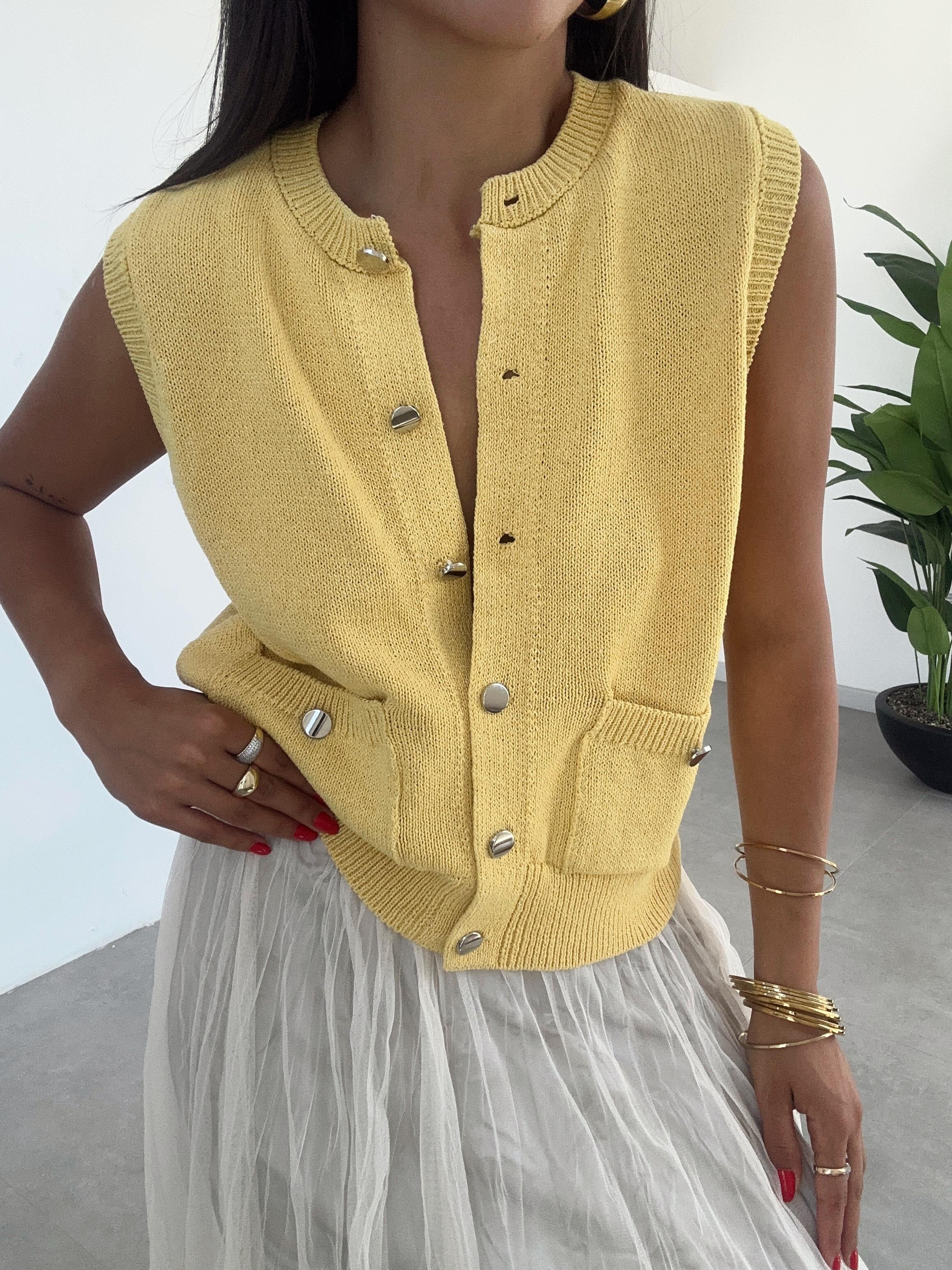 Sarı Düğmeli Cepli Hırka