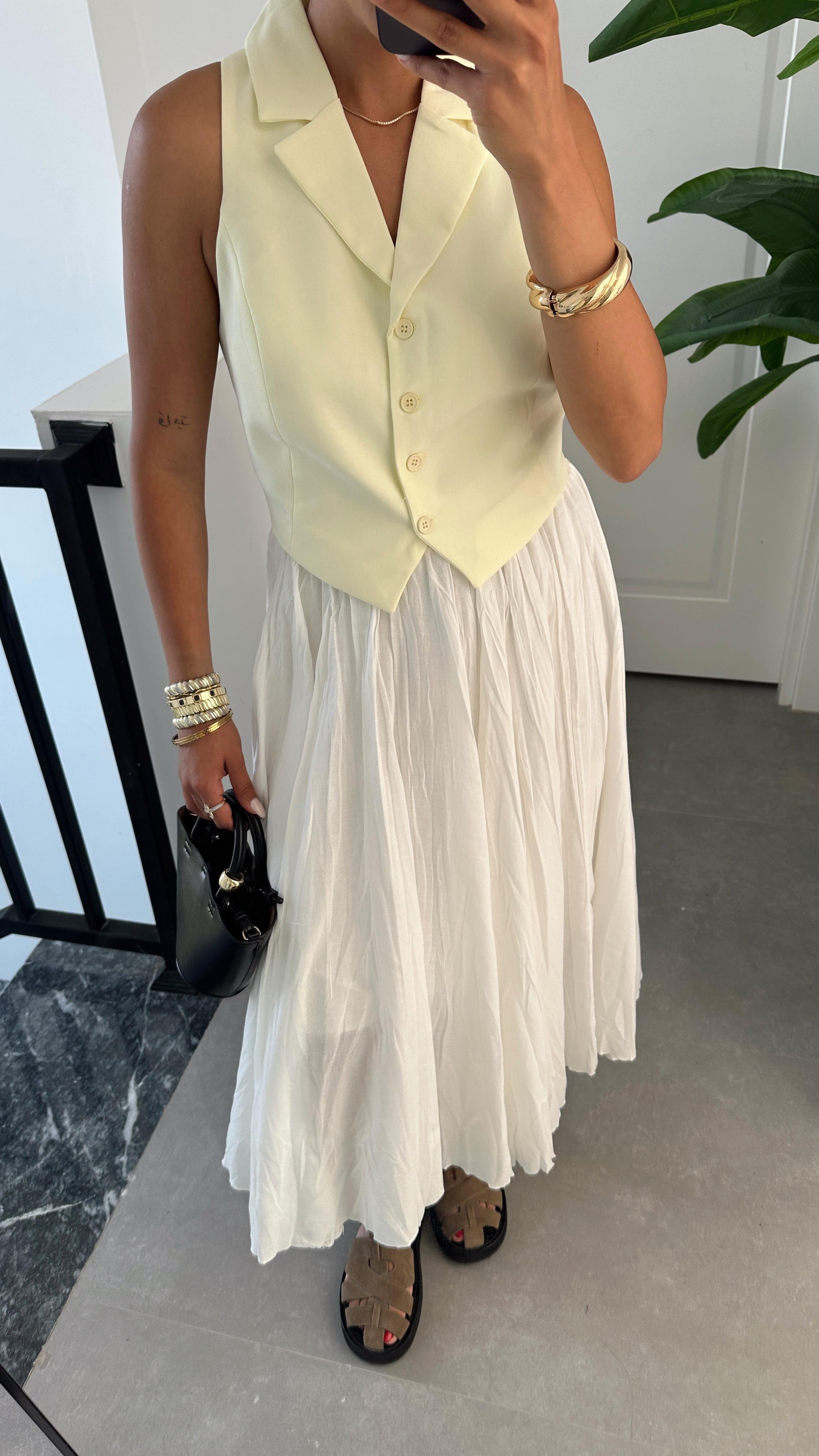 Sarı Düğmeli Dokuma Yelek