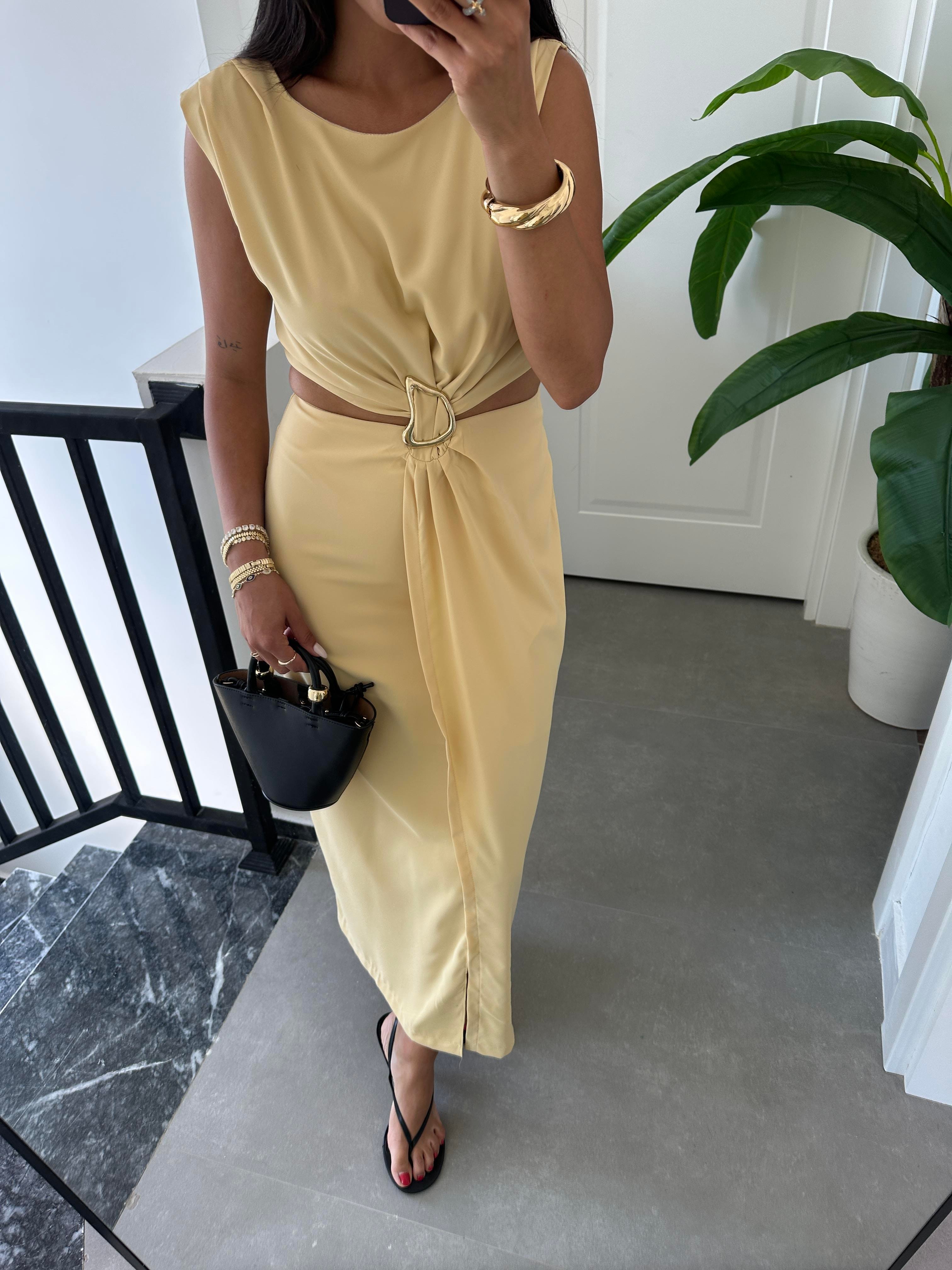 Sarı Tokalı Elbise