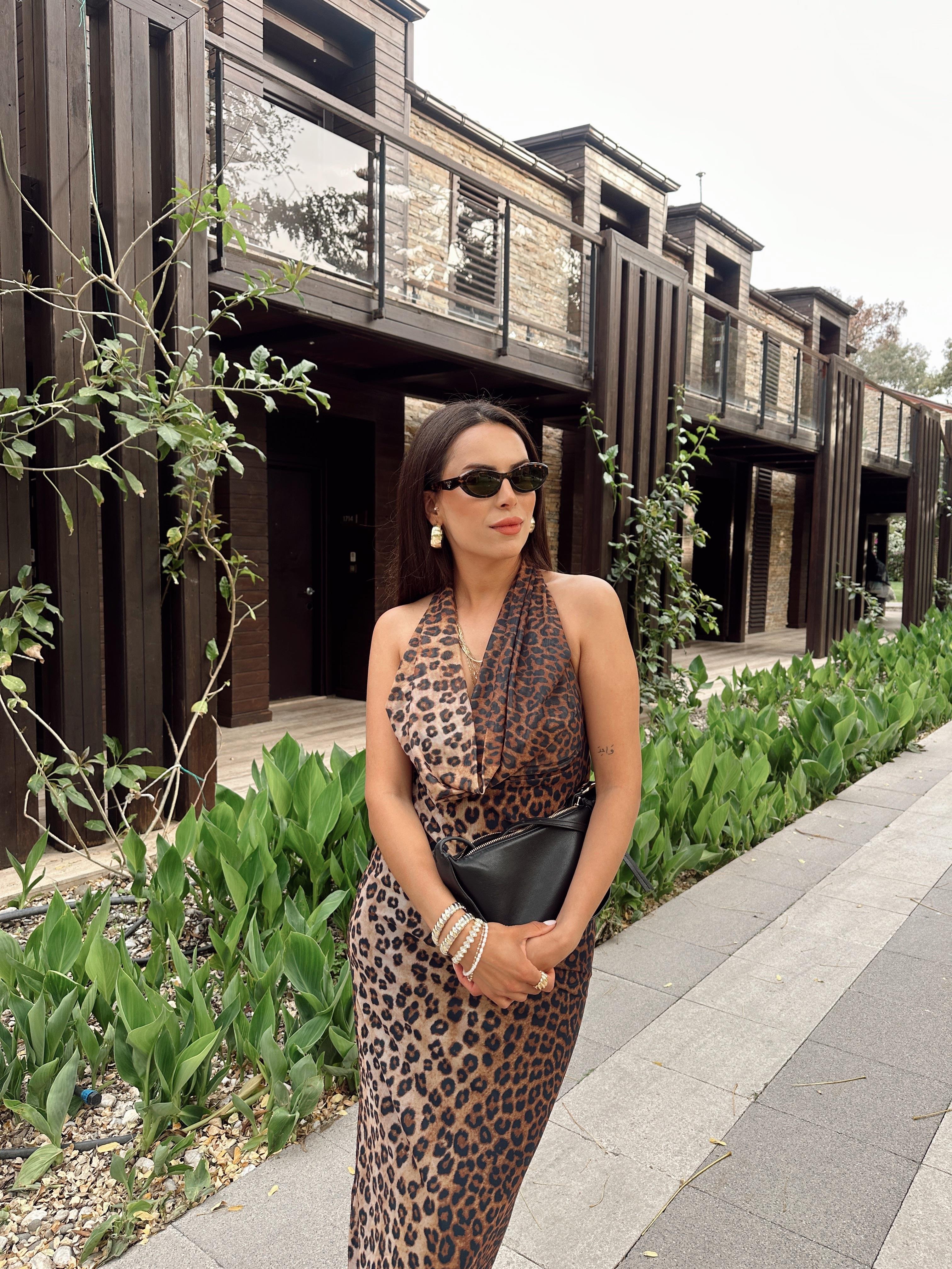 Sırt Dekolteli Leopar Elbise