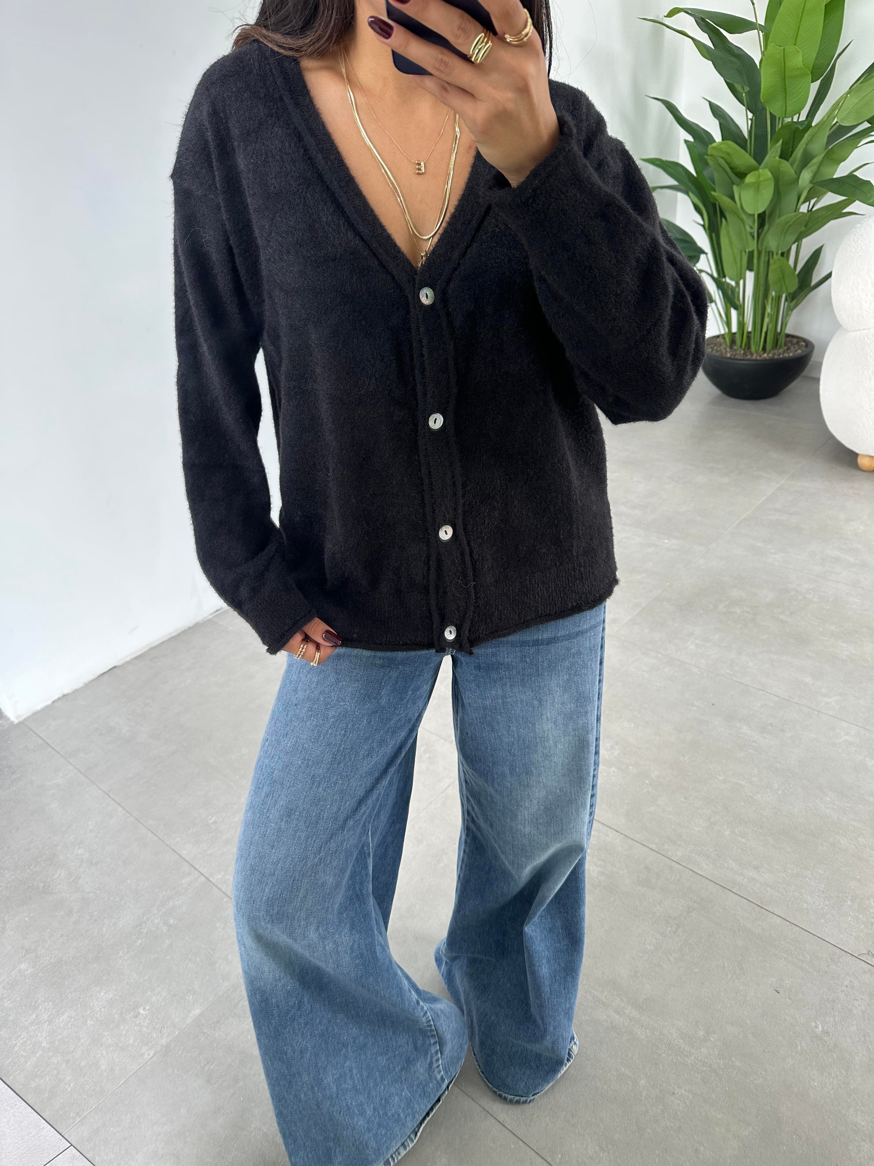 Siyah 4 Düğmeli Hırka