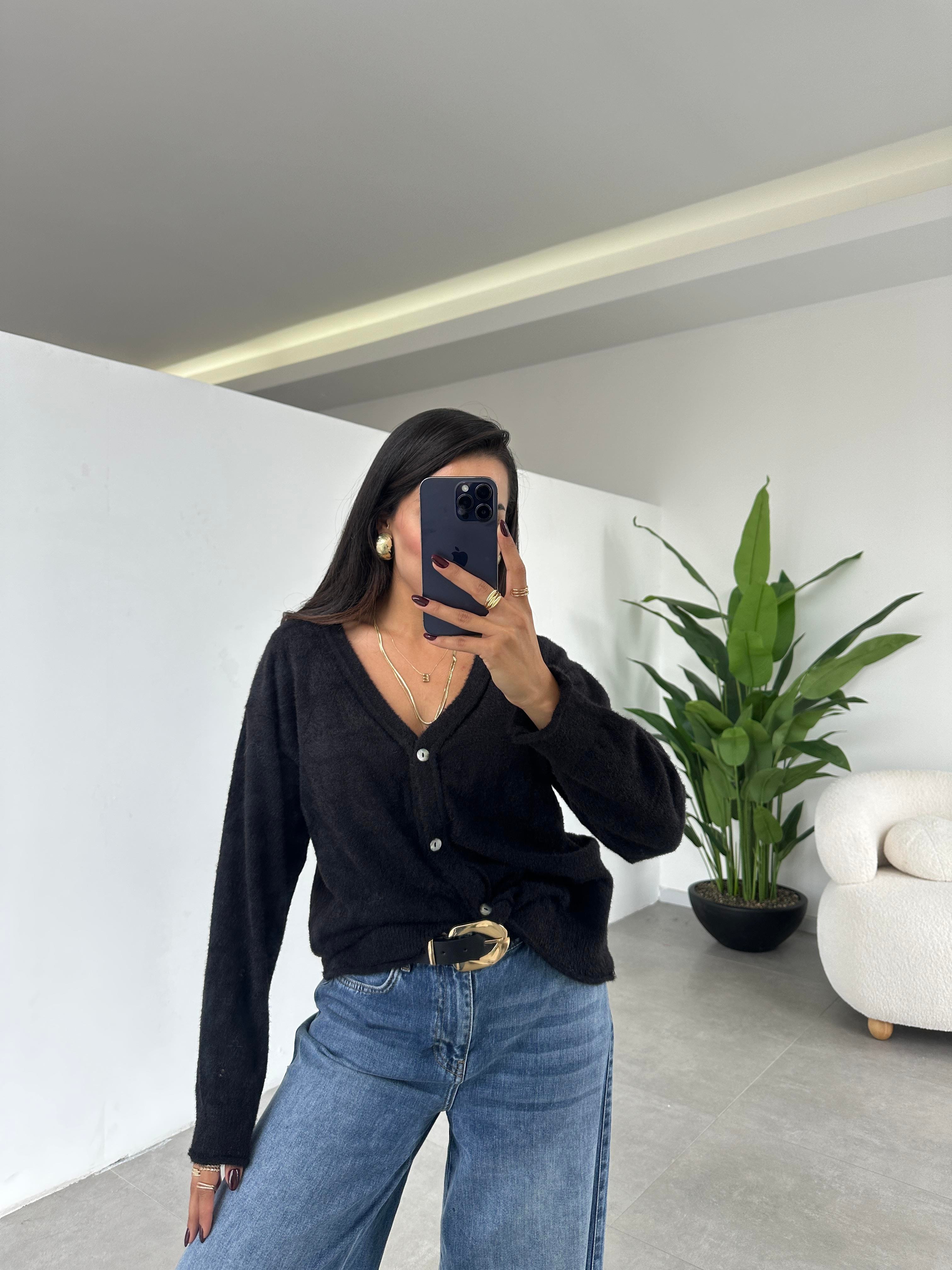 Siyah 4 Düğmeli Hırka