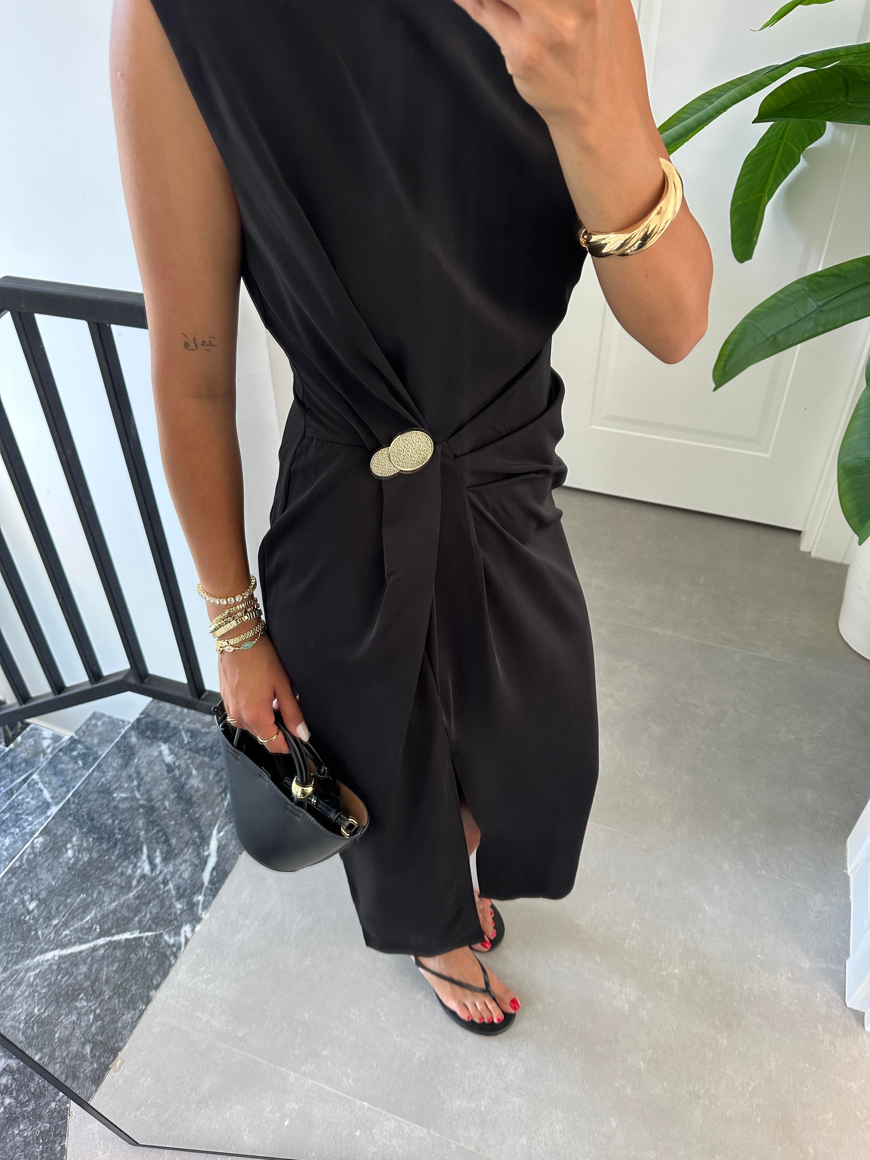 Siyah Belden Düğmeli Elbise