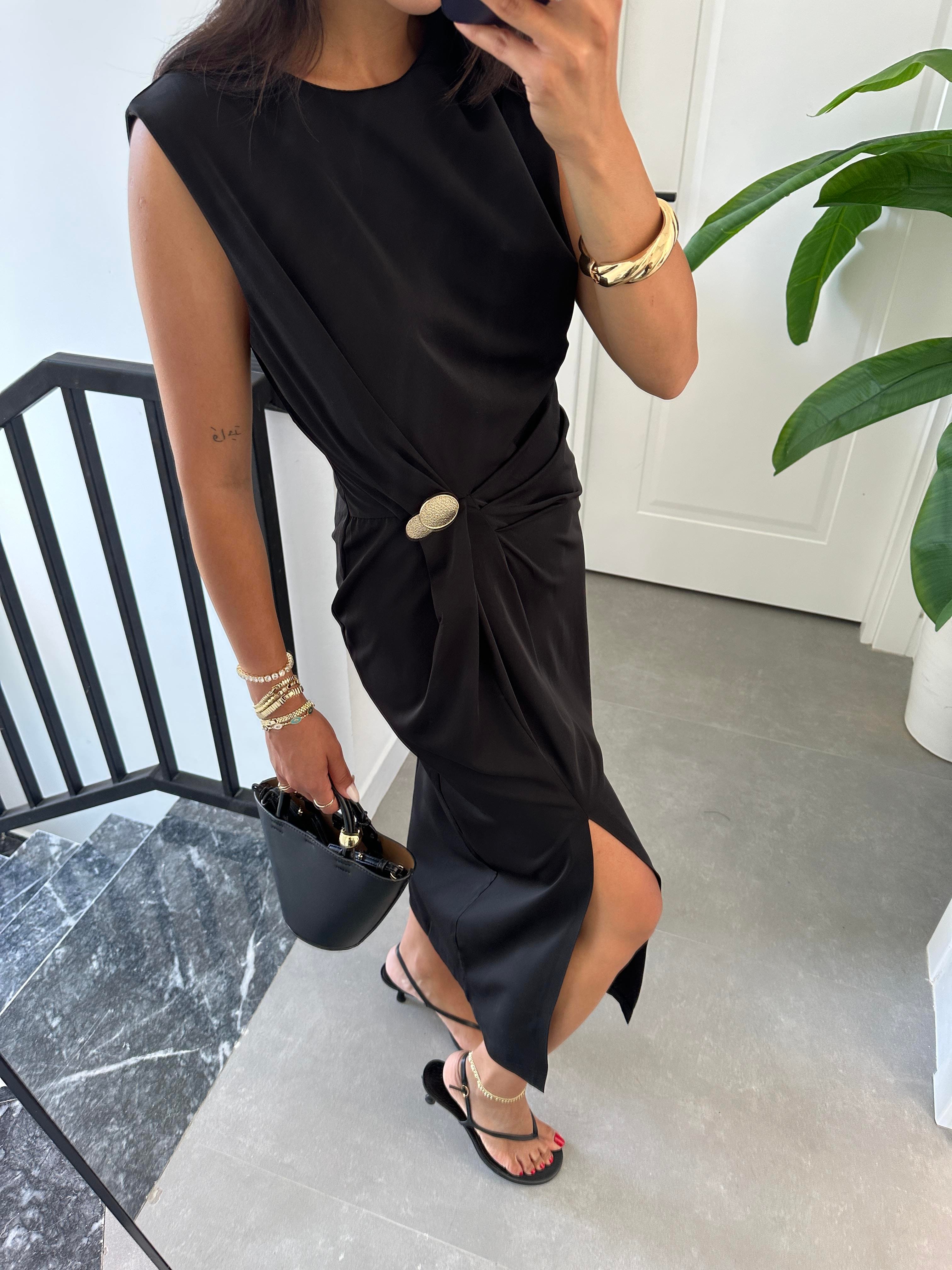 Siyah Belden Düğmeli Elbise