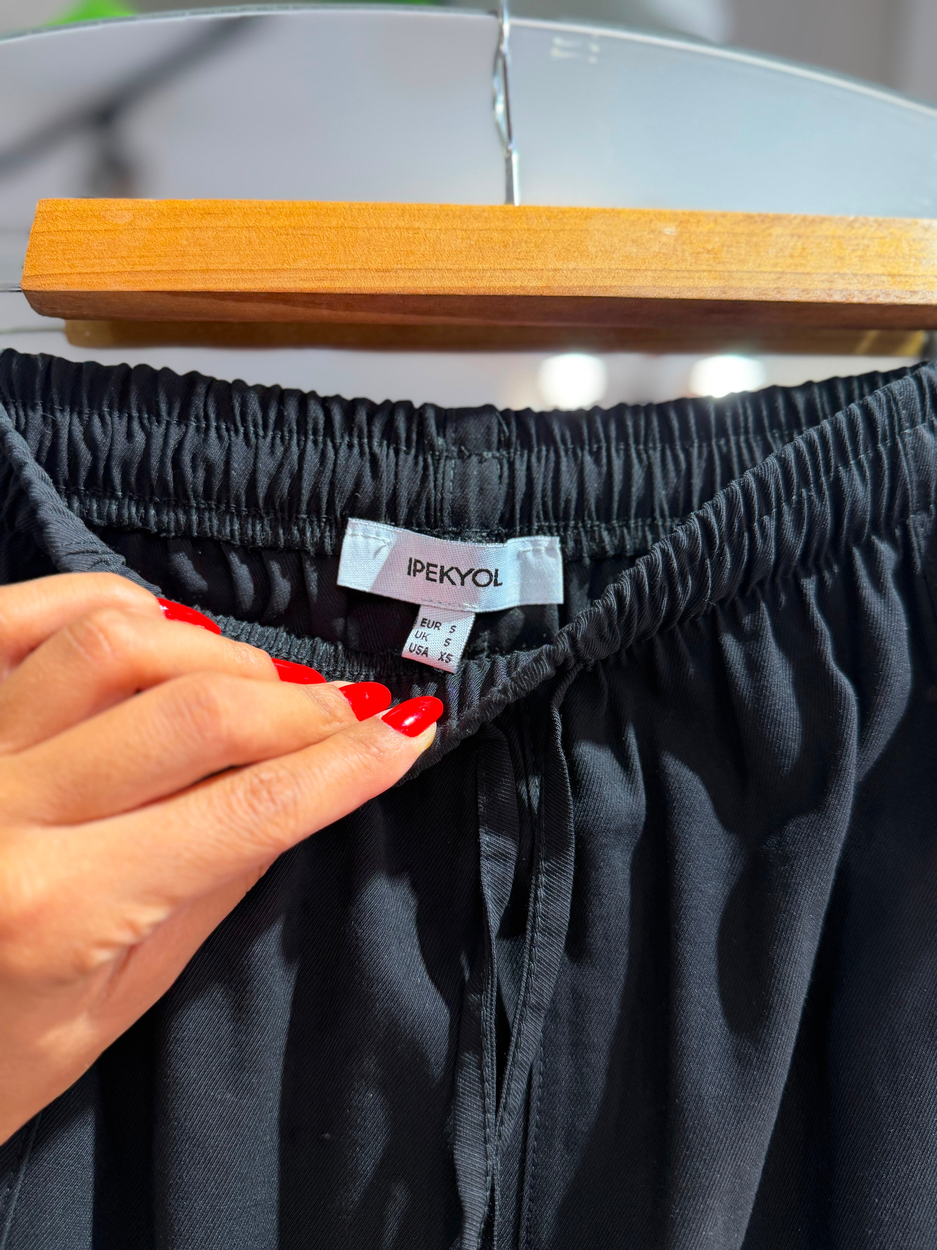 Siyah Beli Lastikli Tencel Pantolon