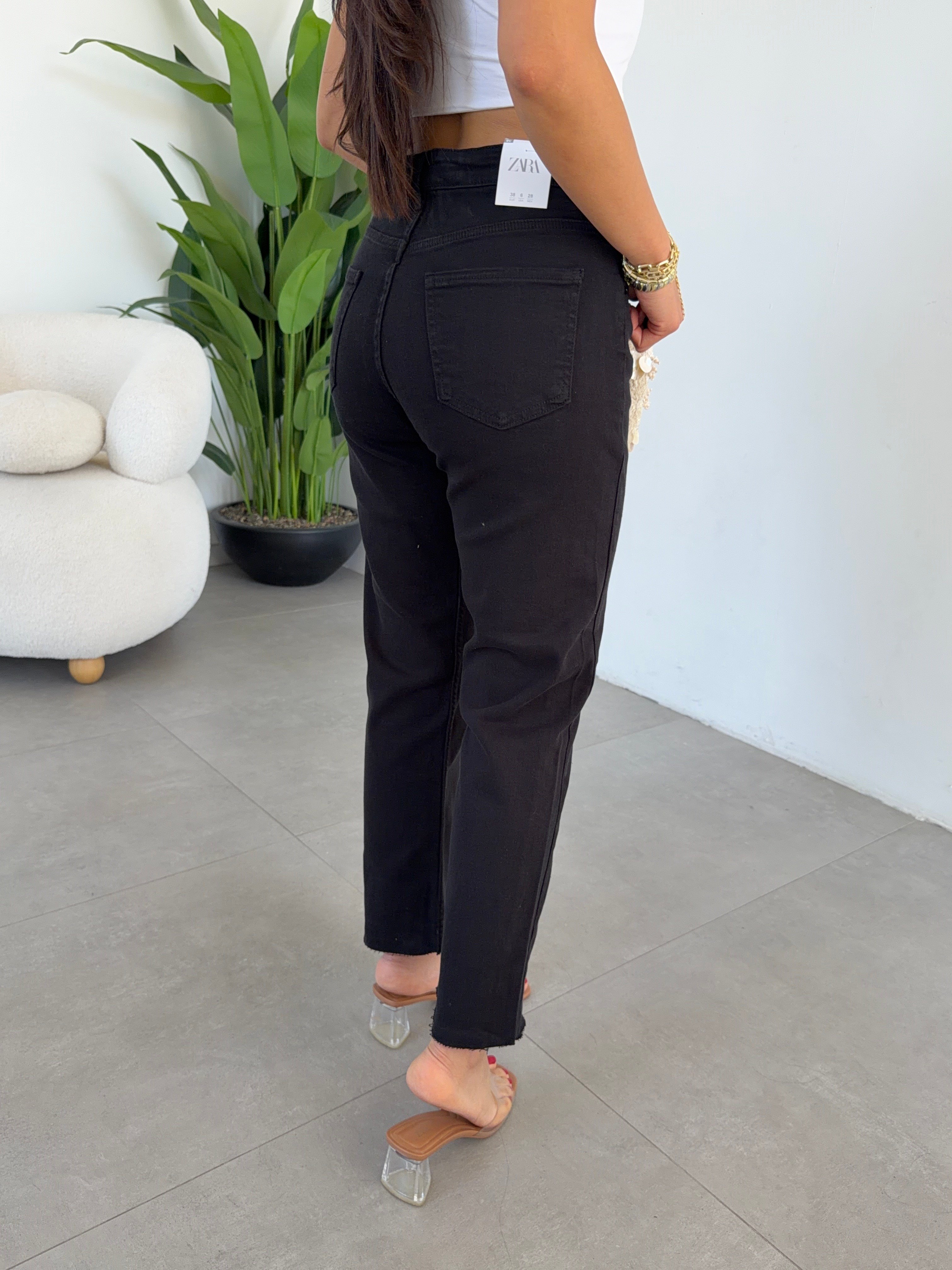 Siyah Boyfit Kesik Paça Jean