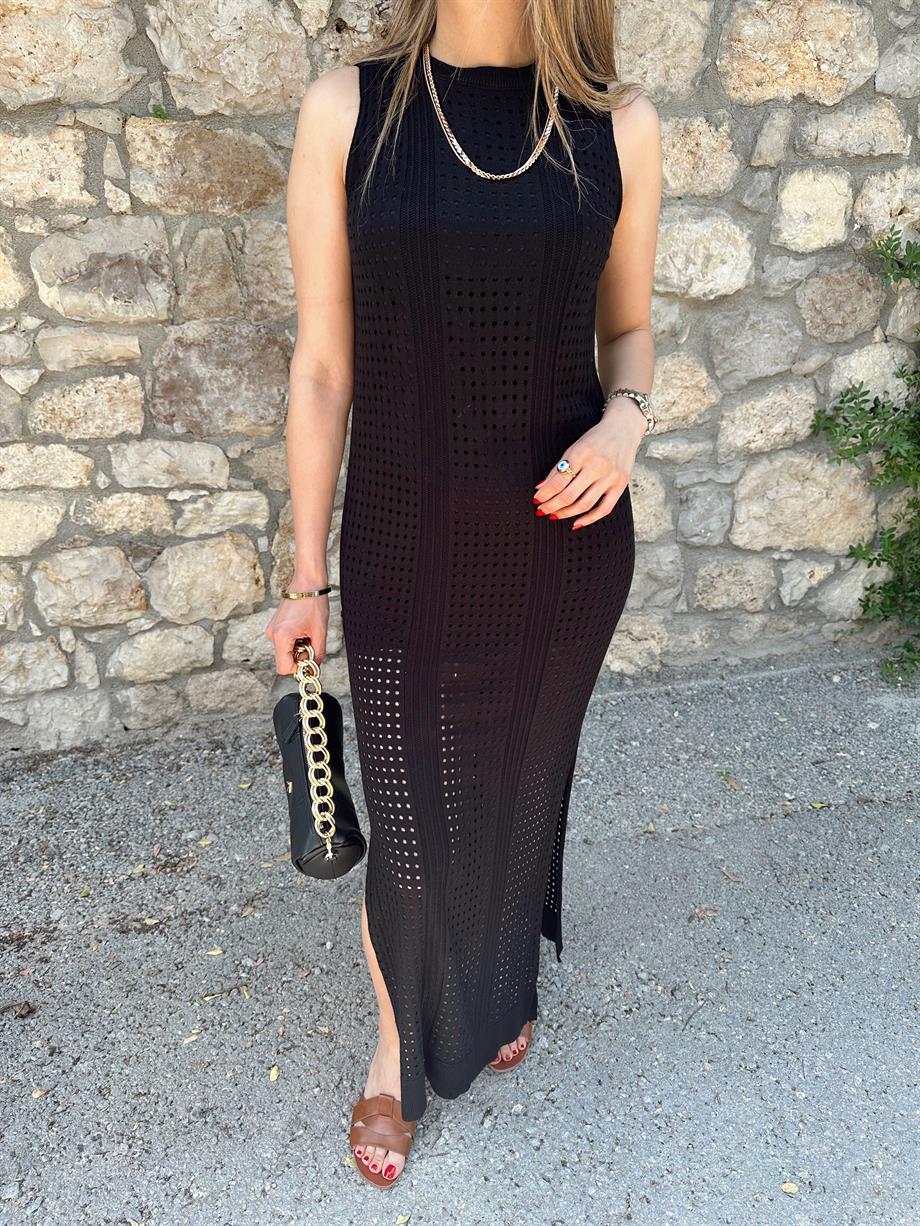 Siyah Delikli Yırtmaçlı Elbise