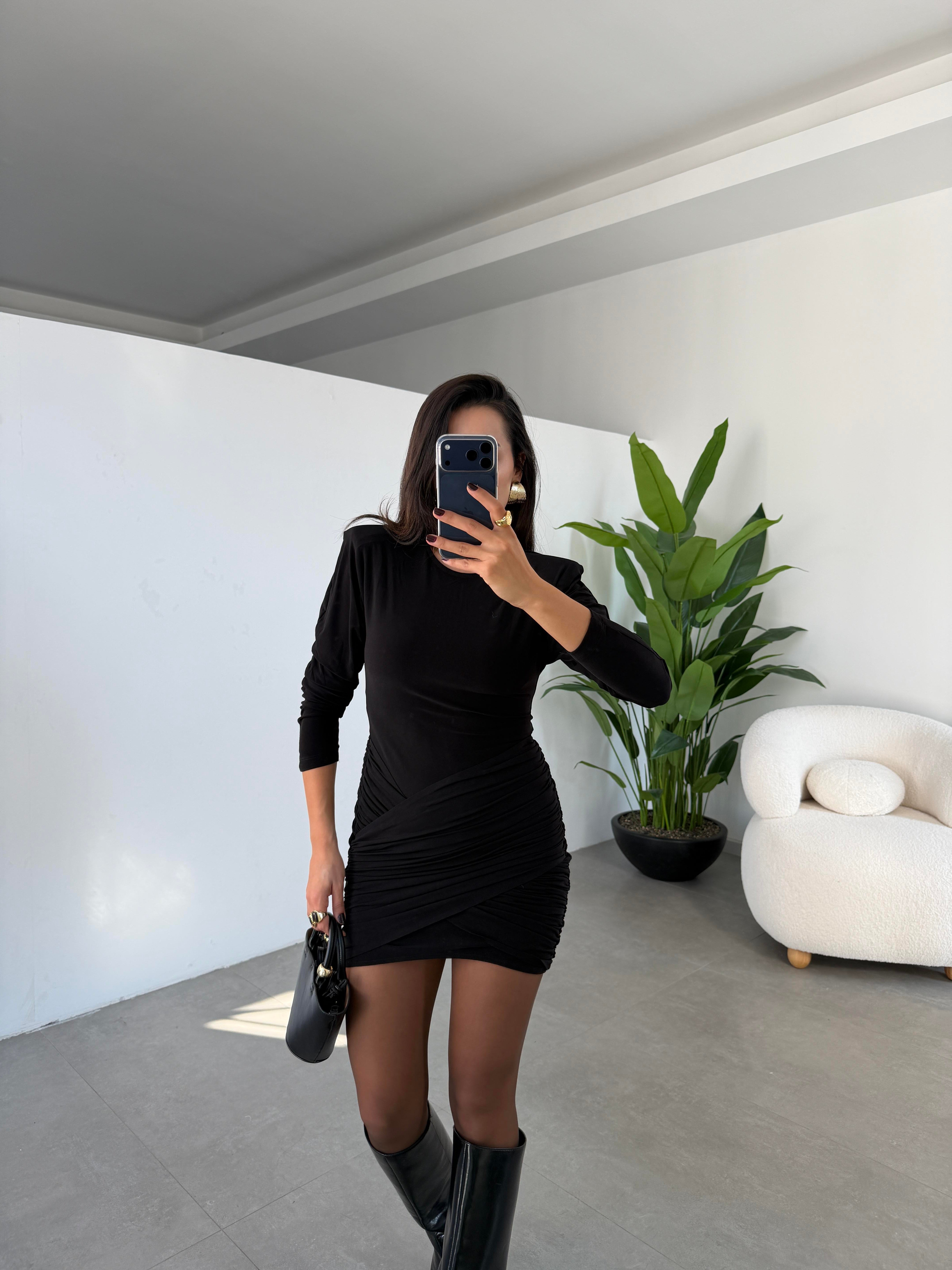 Siyah Eteği Drapeli Elbise