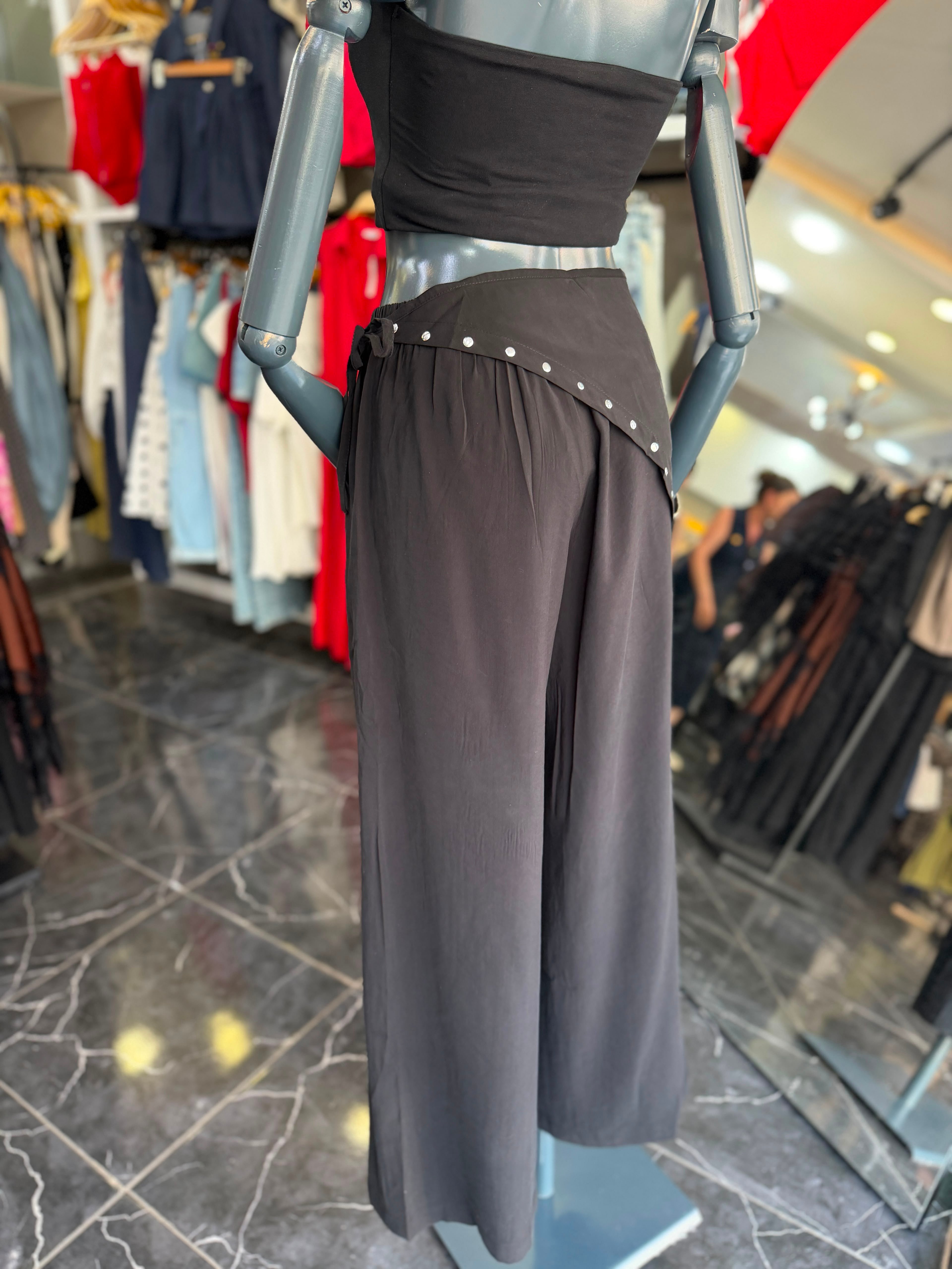 Siyah Fularlı Dökümlü Pantolon