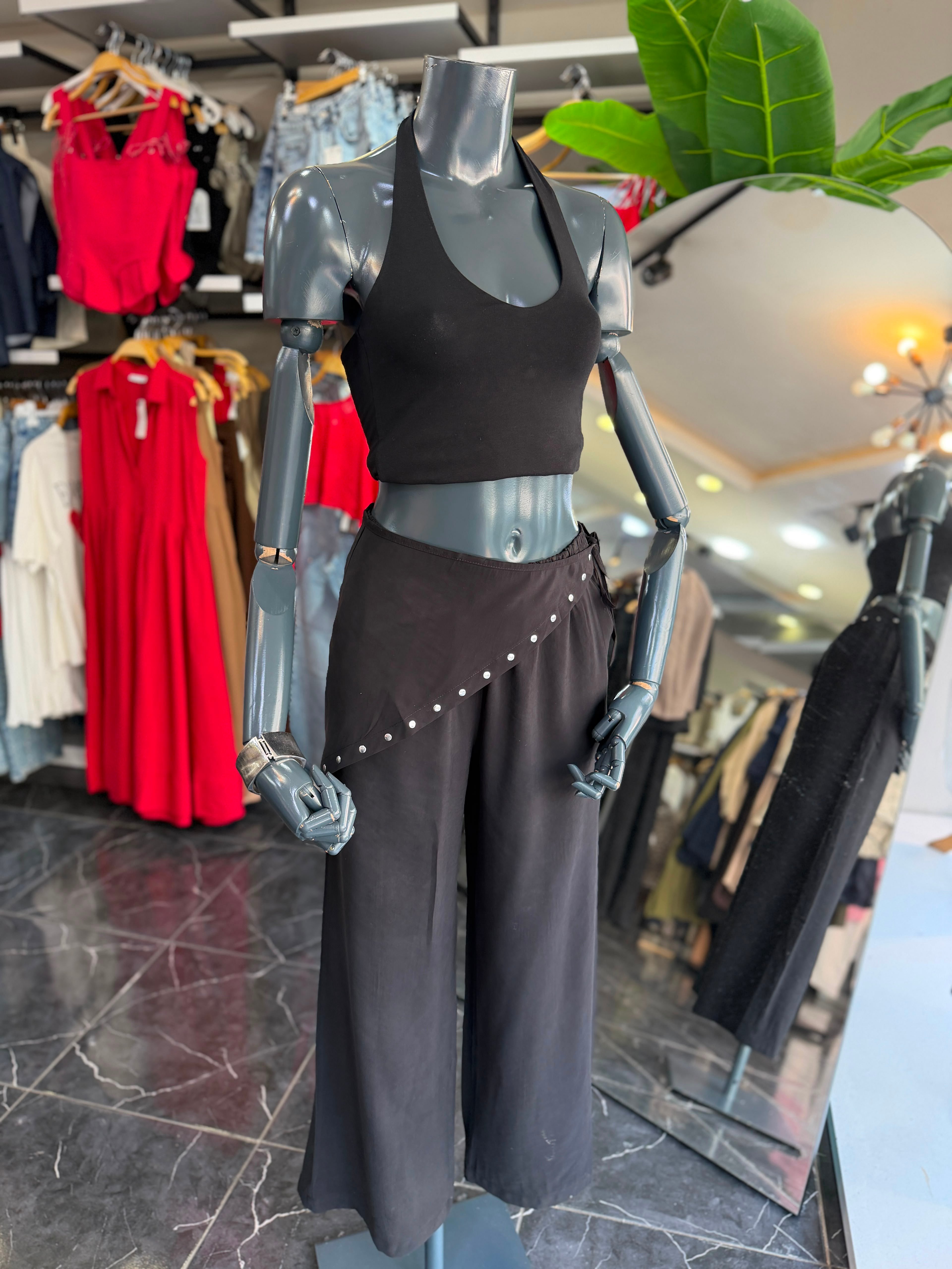 Siyah Fularlı Dökümlü Pantolon