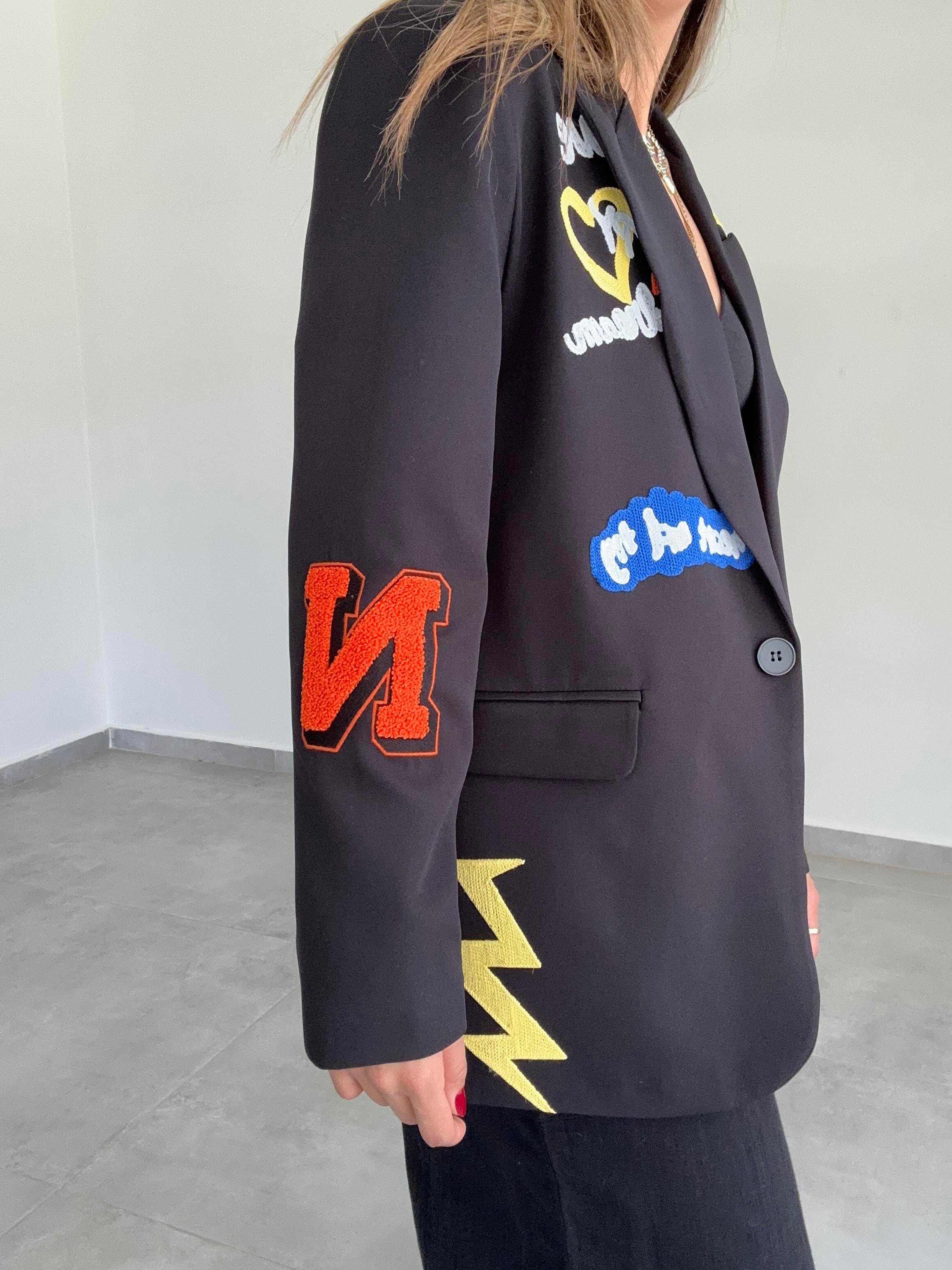 Siyah İşlemeli Tasarım Blazer