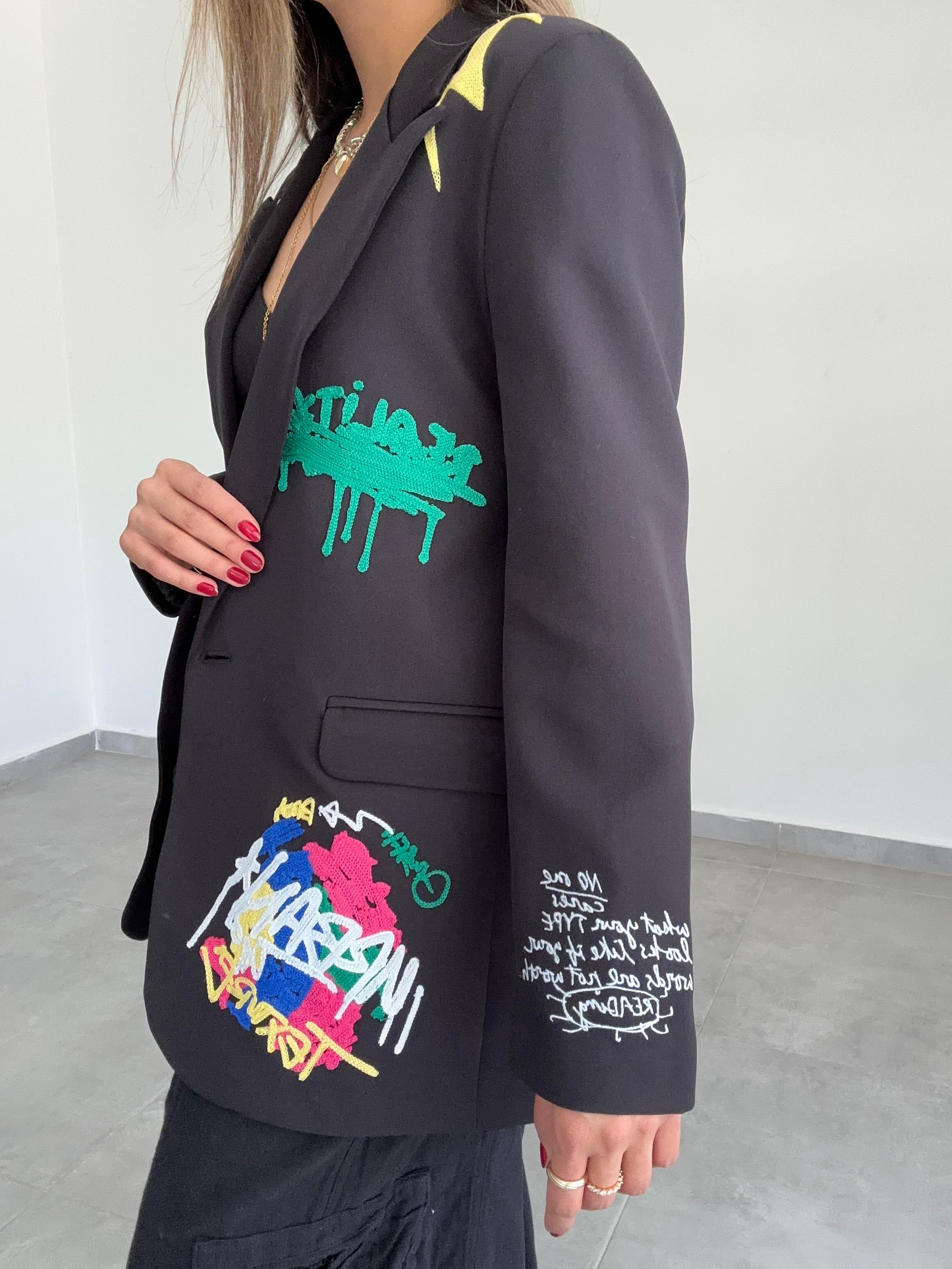 Siyah İşlemeli Tasarım Blazer