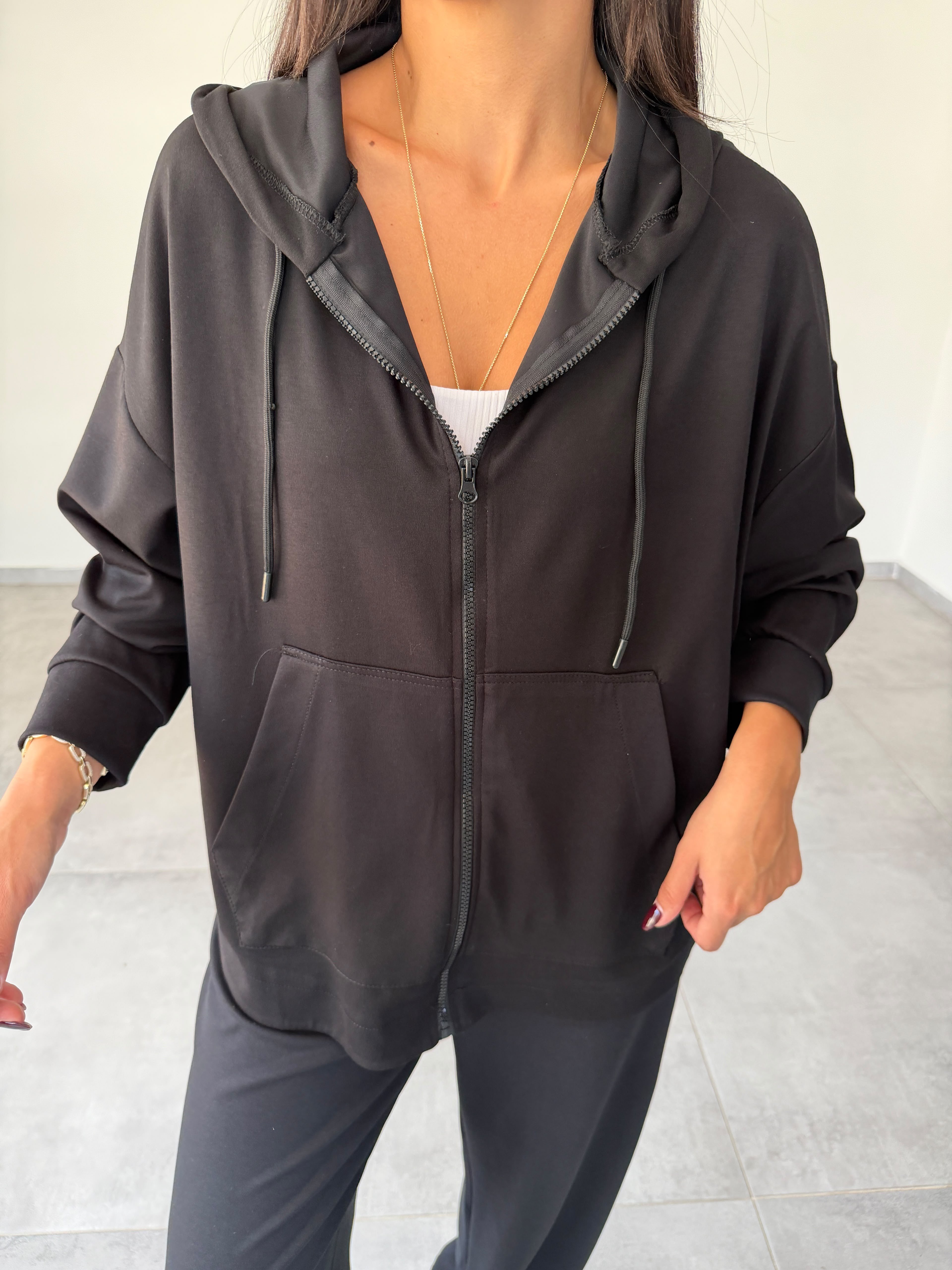 Siyah Kapüşonlu Fermuarlı Rahat Kesim Sweatshirt