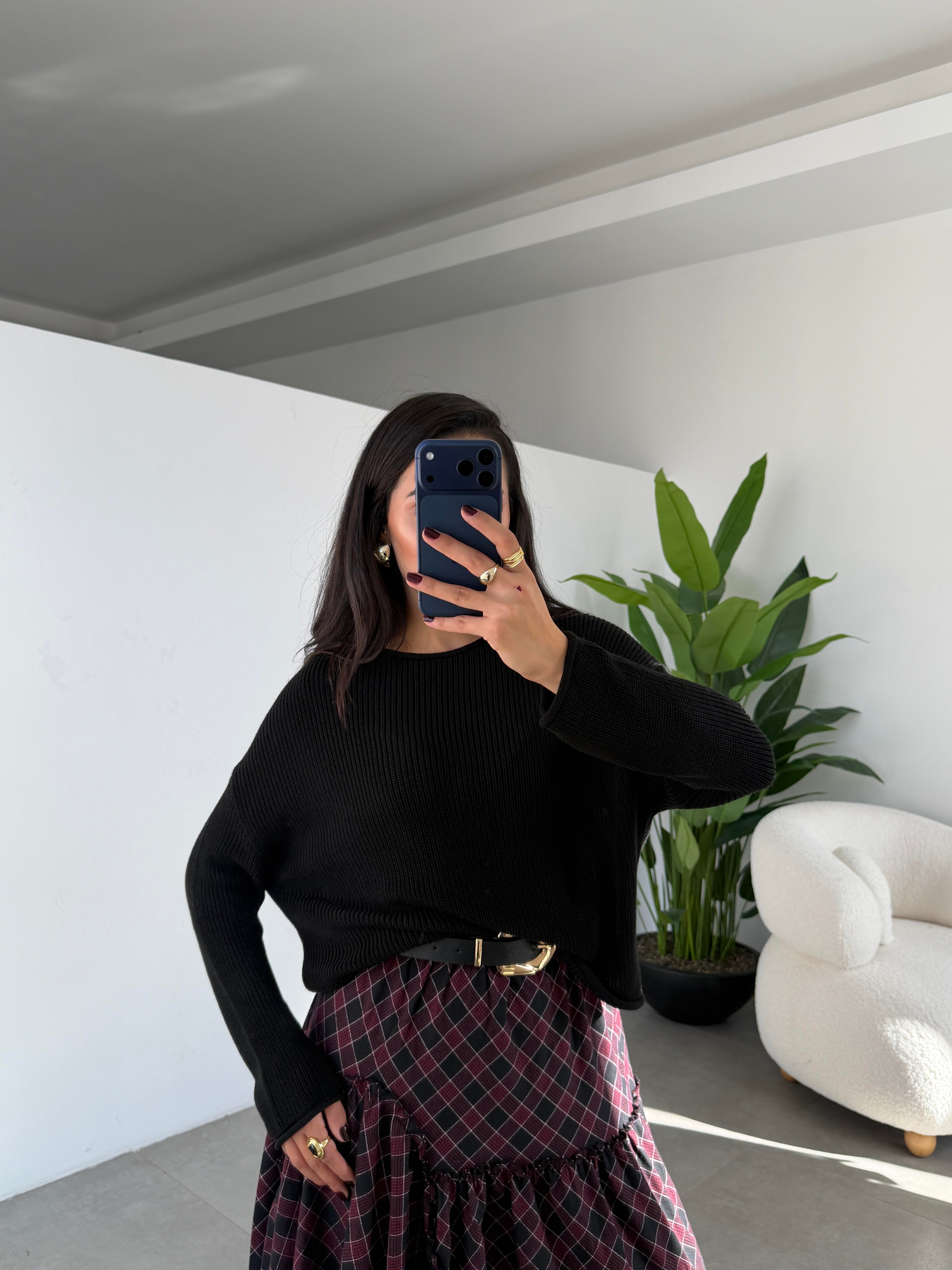 Siyah Kayık Yaka Basic Triko Kazak