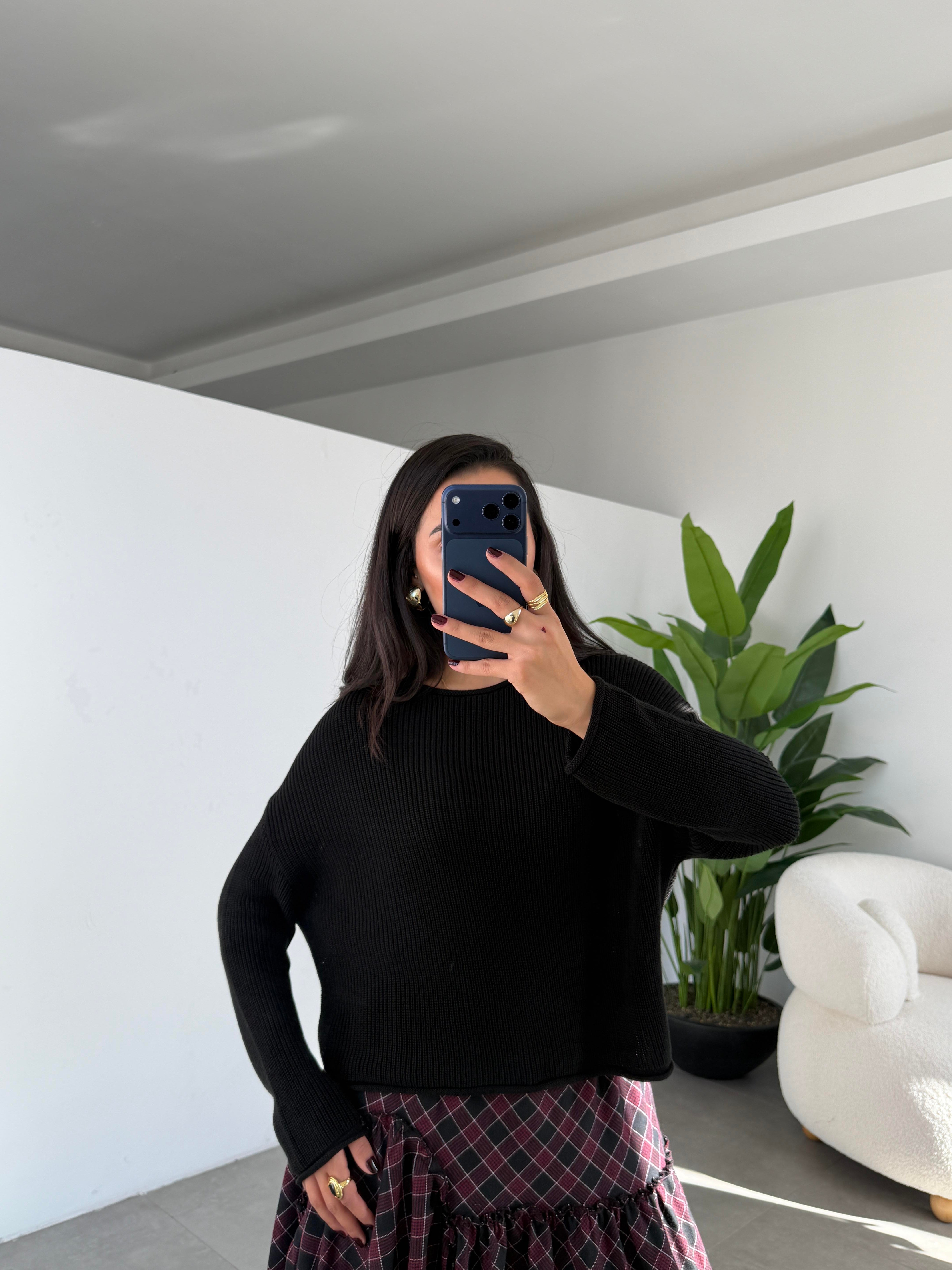 Siyah Kayık Yaka Basic Triko Kazak