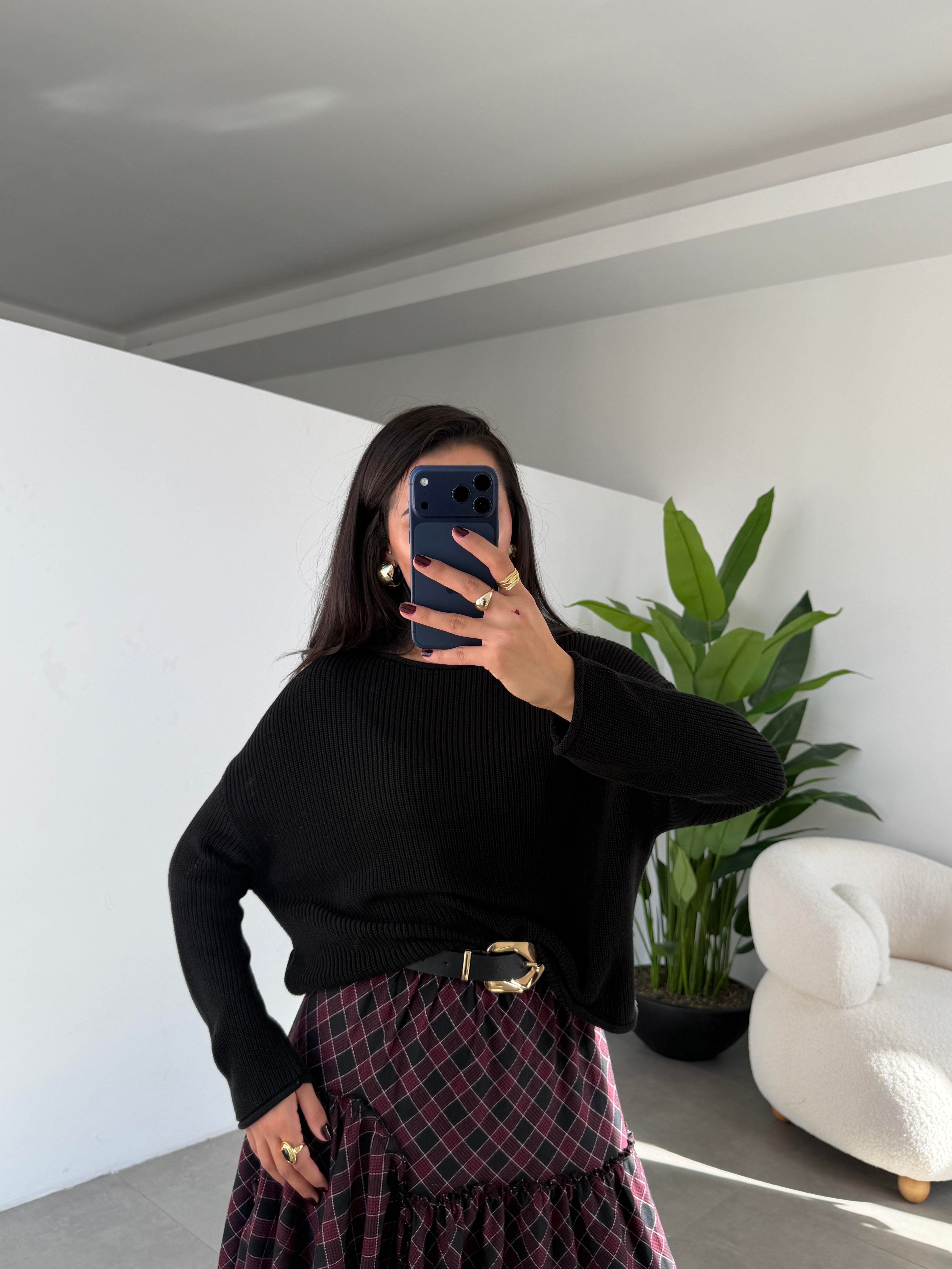 Siyah Kayık Yaka Basic Triko Kazak