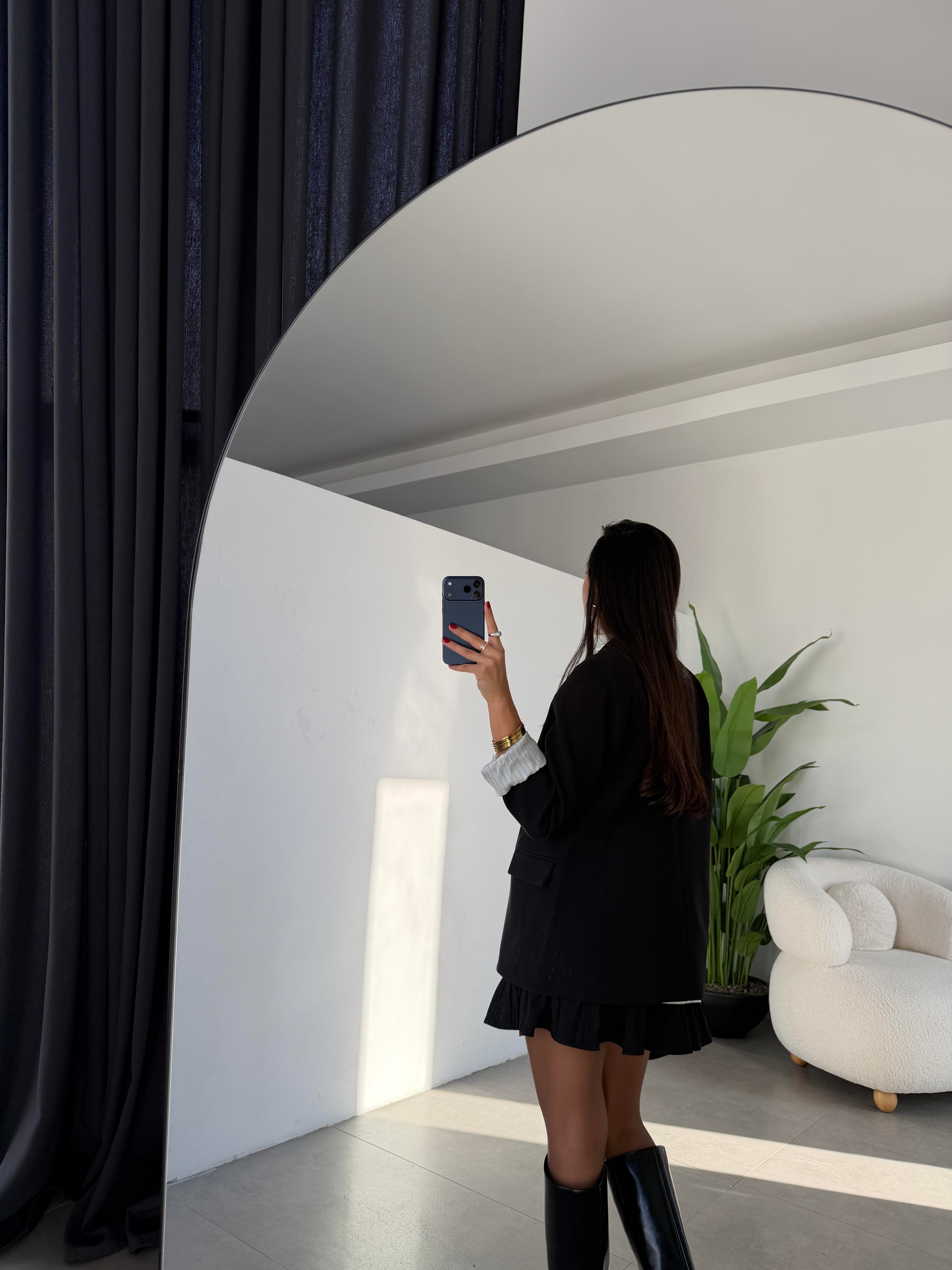 Siyah Kolu Katlamalı Blazer