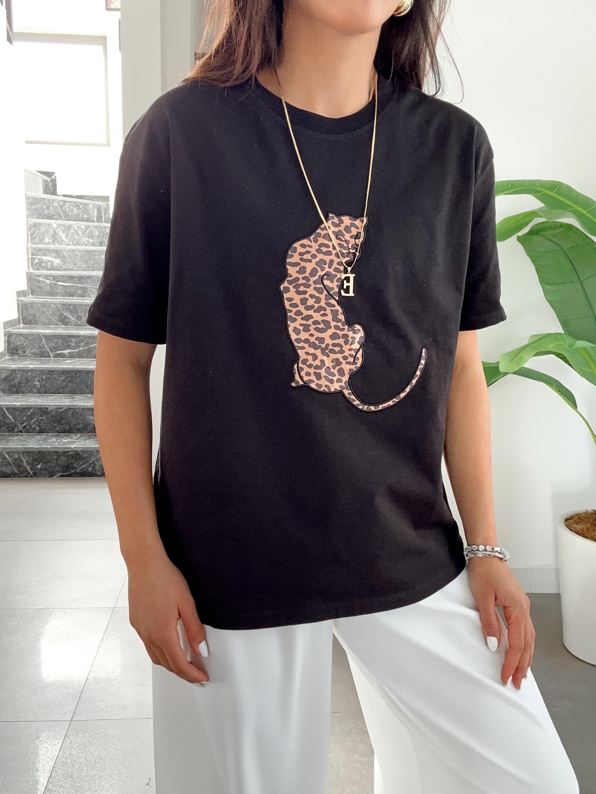 Siyah Leopar Desenli Basic Tişört