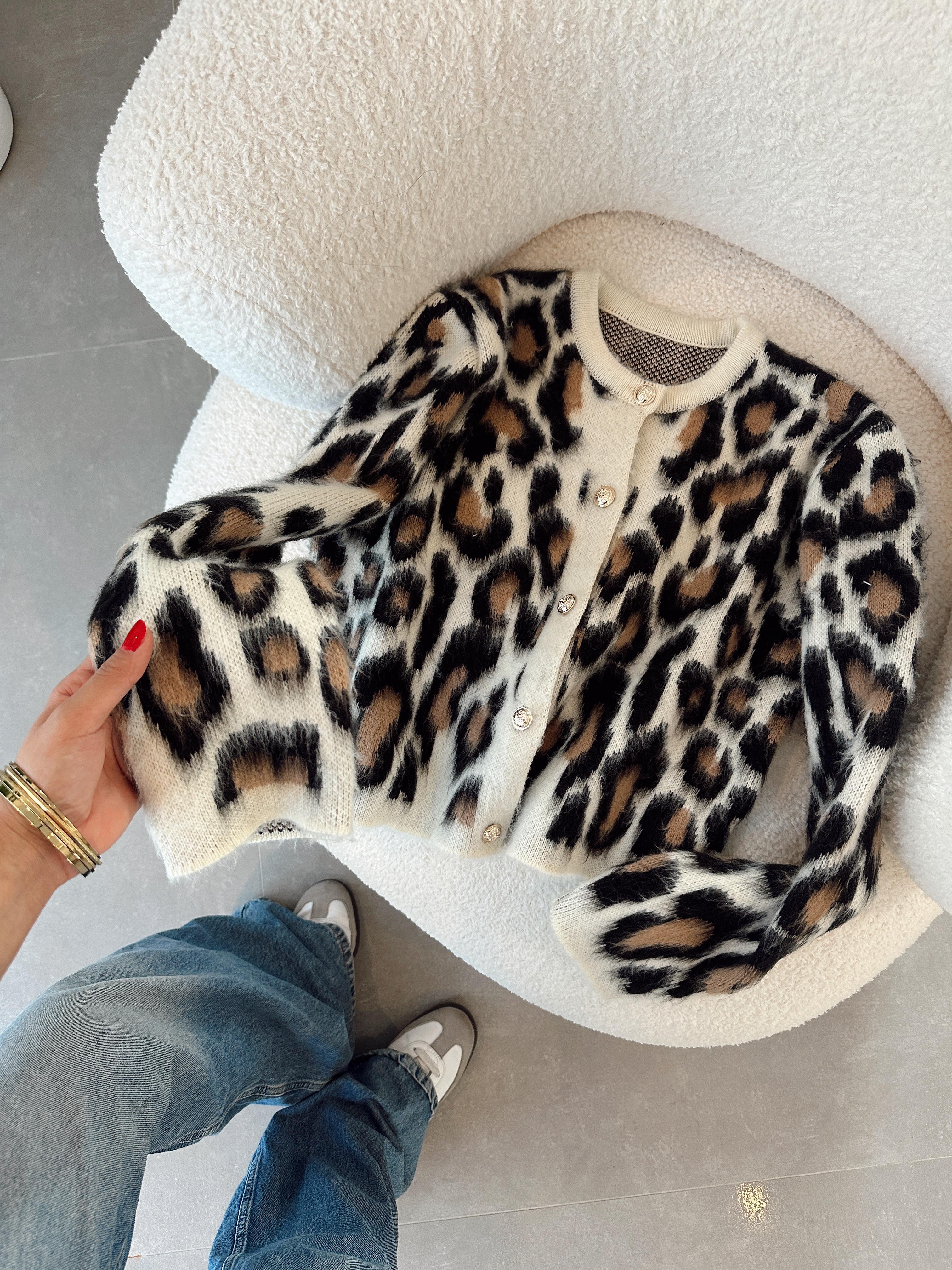 Siyah Leopar Desenli Gold Düğmeli Hırka