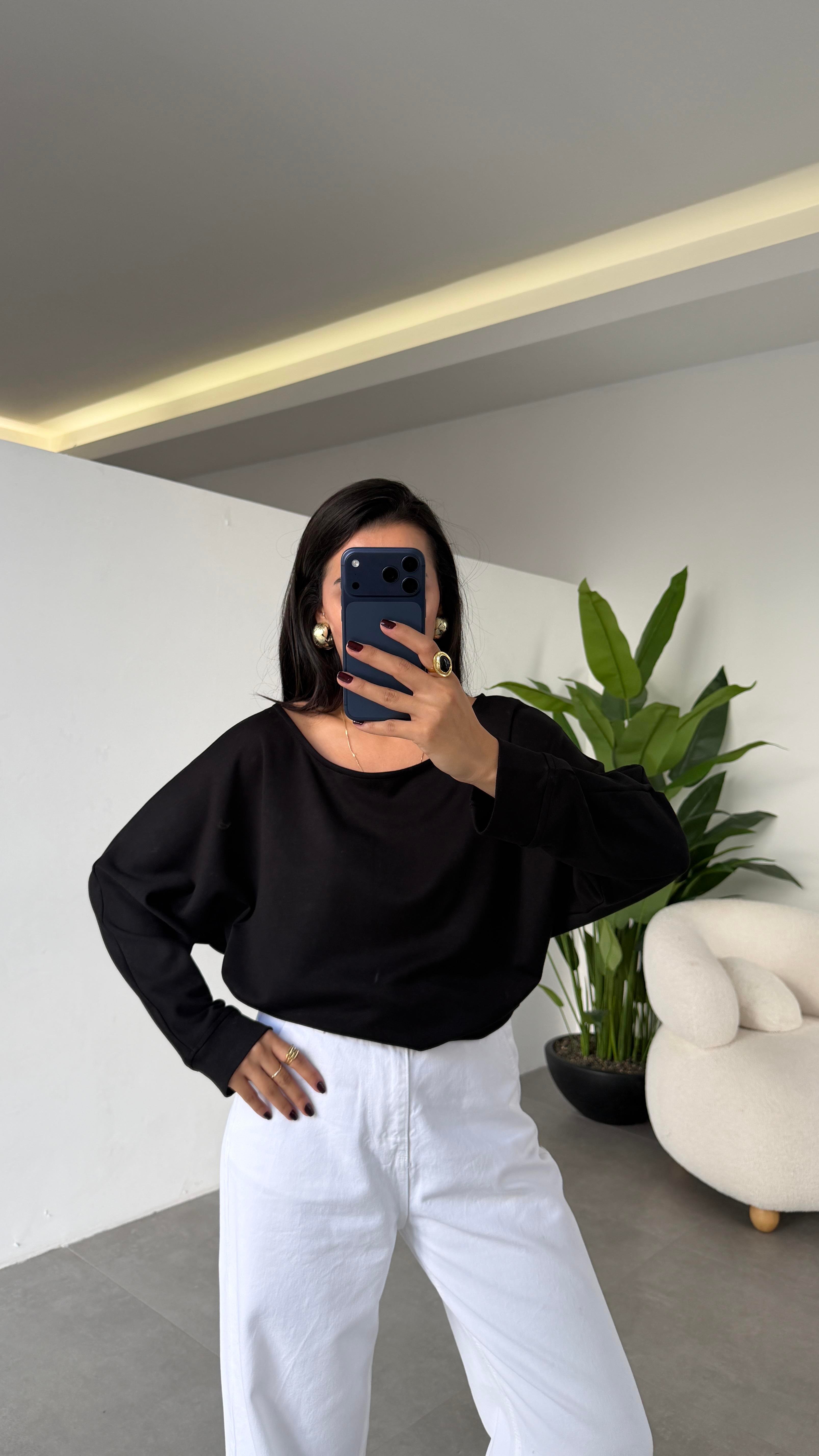 Siyah Modal Kayık Yaka Bluz