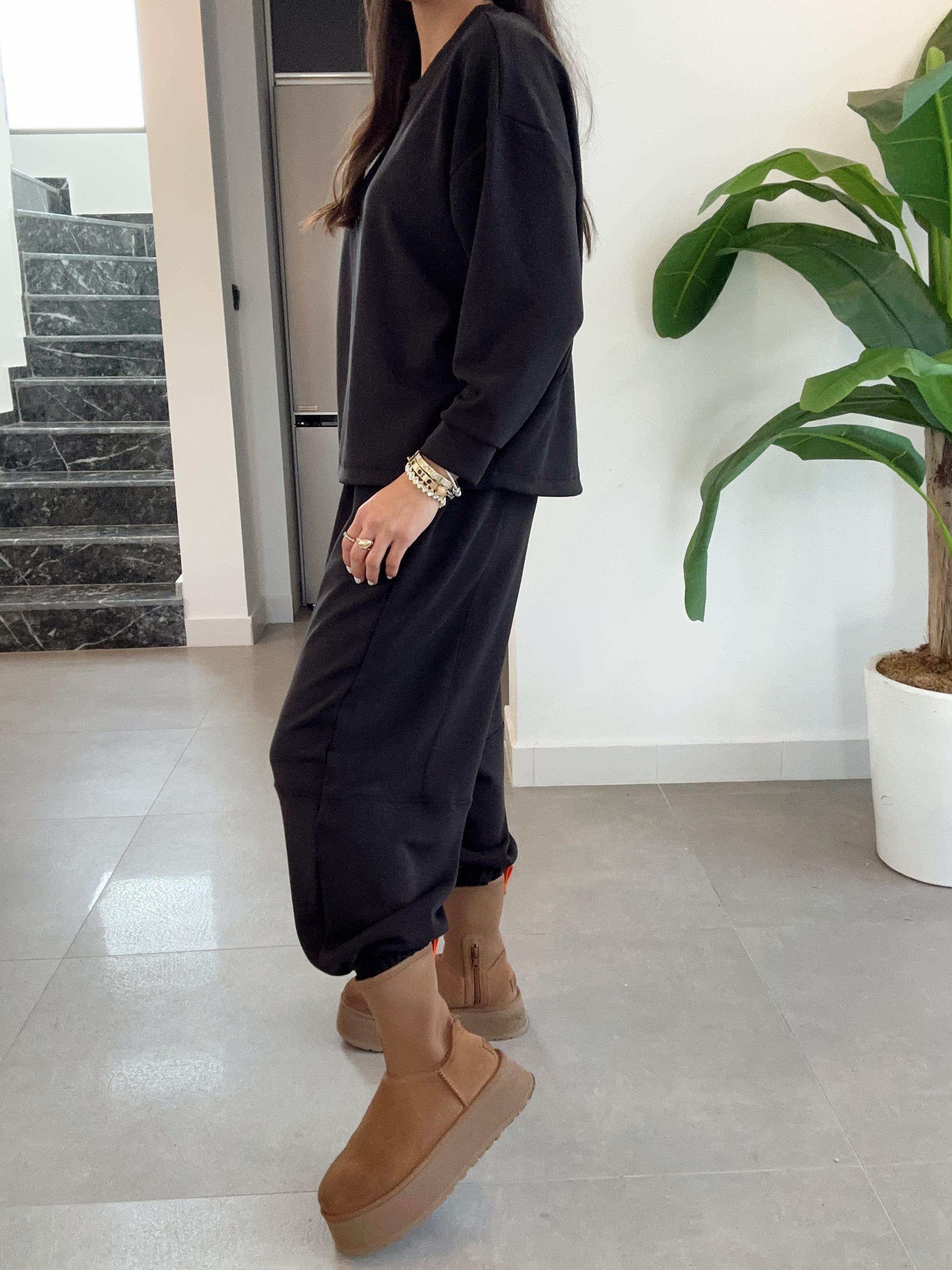 Siyah Modal Kumaş Sırt Detaylı Takım