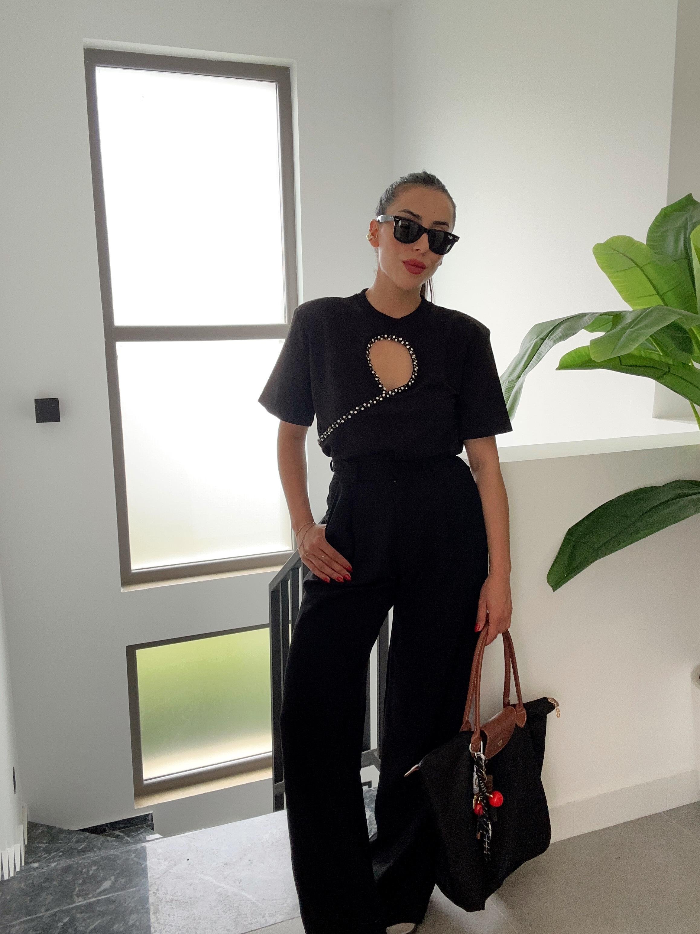 Siyah Önü Taş İşlemeli Tshirt