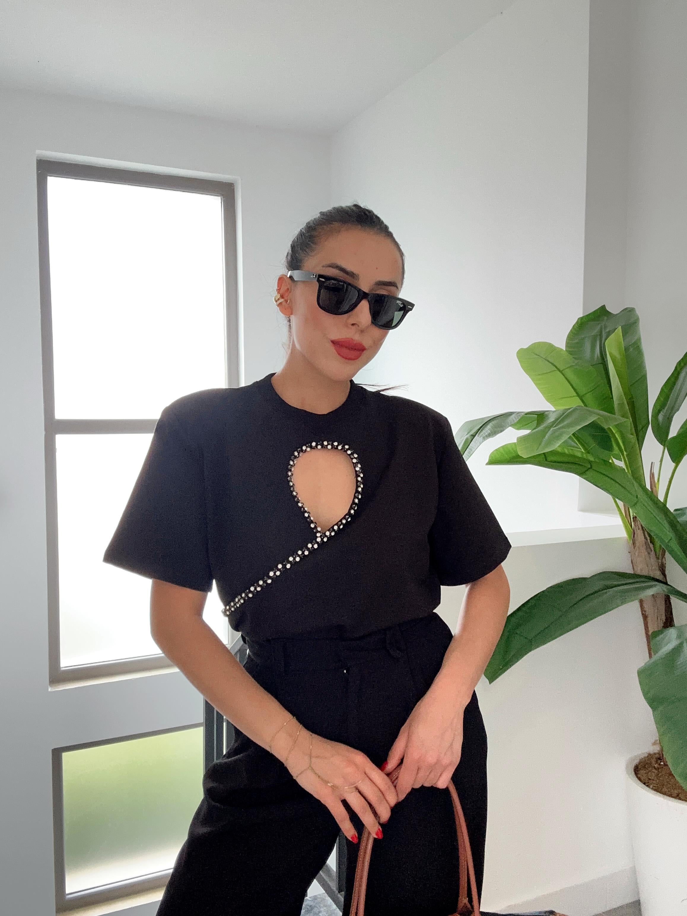 Siyah Önü Taş İşlemeli Tshirt