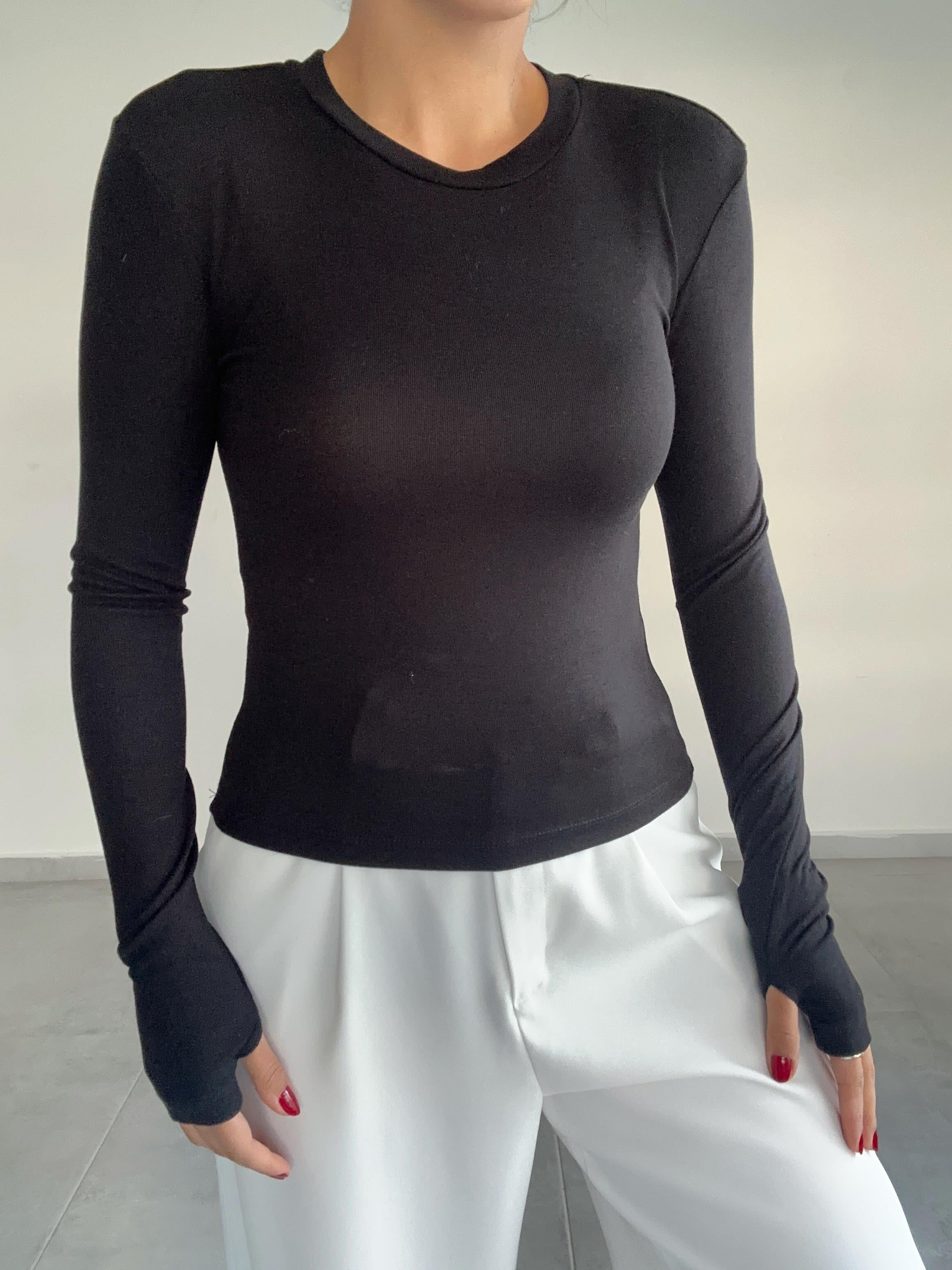 Siyah Parmak Geçirmeli Badi