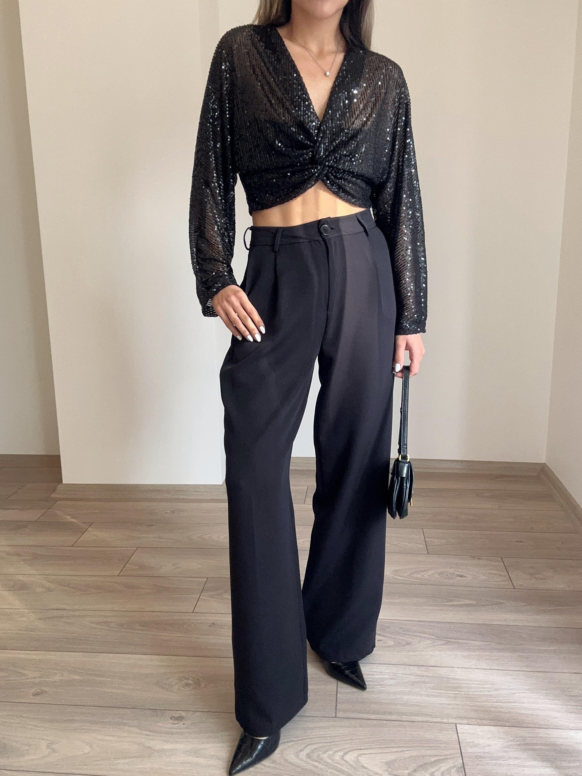 Siyah Pullu Düğümlü Bluz