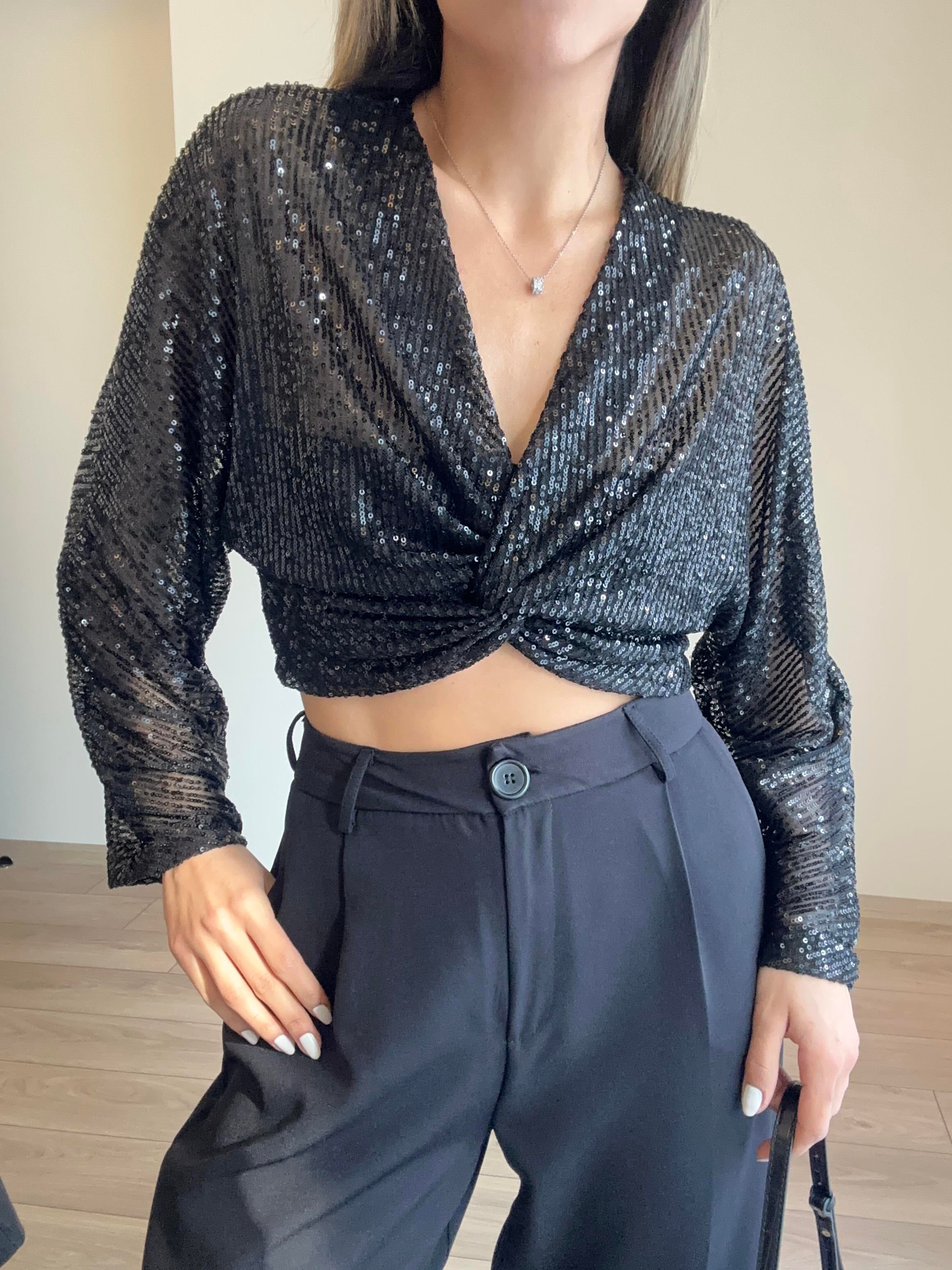 Siyah Pullu Düğümlü Bluz