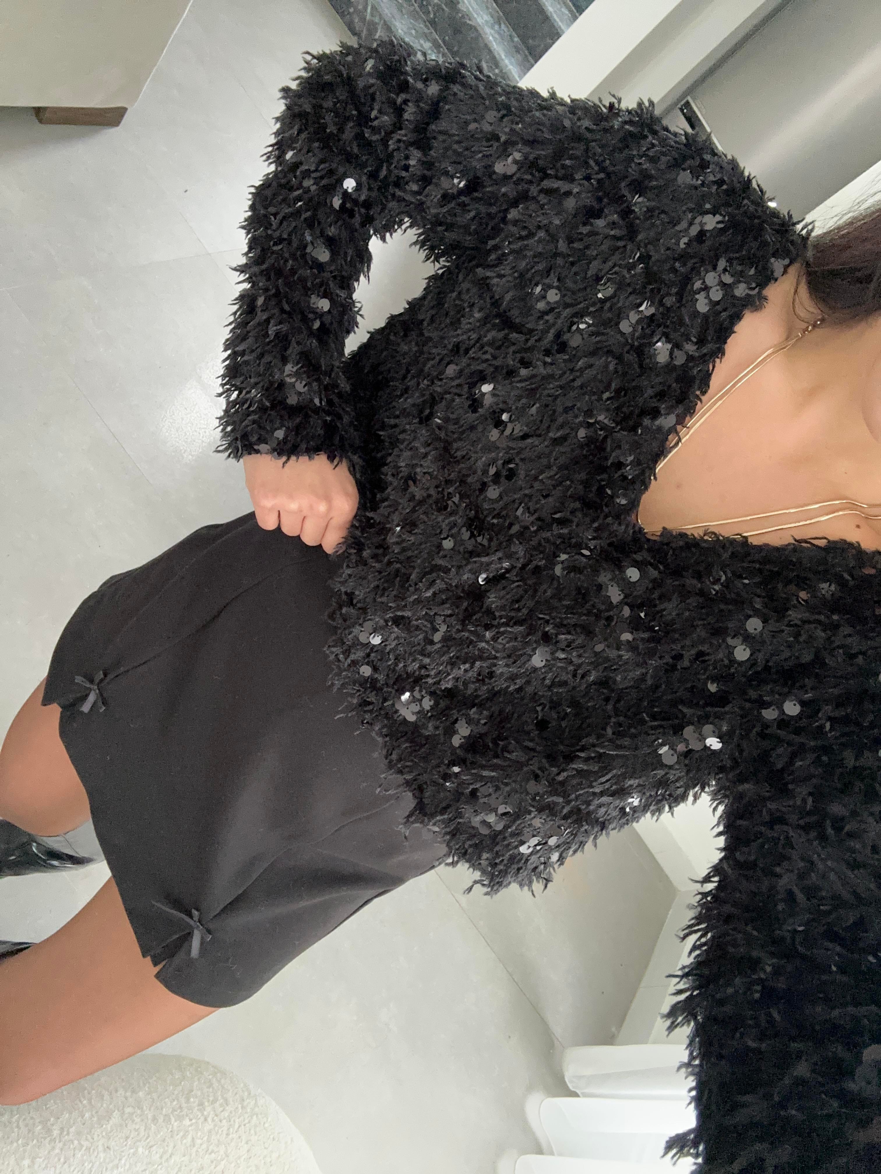 Siyah Pullu Kırçıllı Hırka