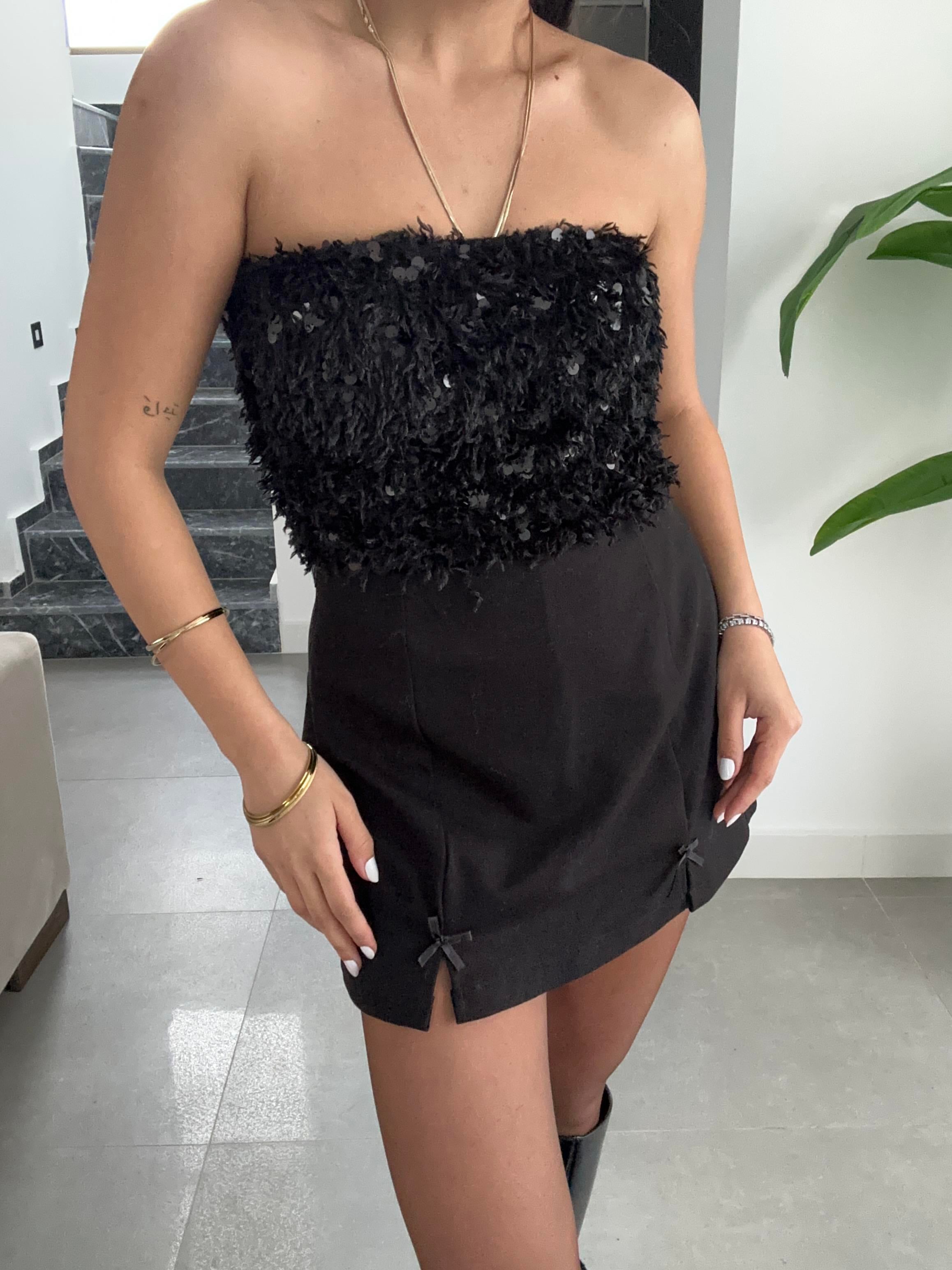 Siyah Pullu Kırçıllı Straplez Top