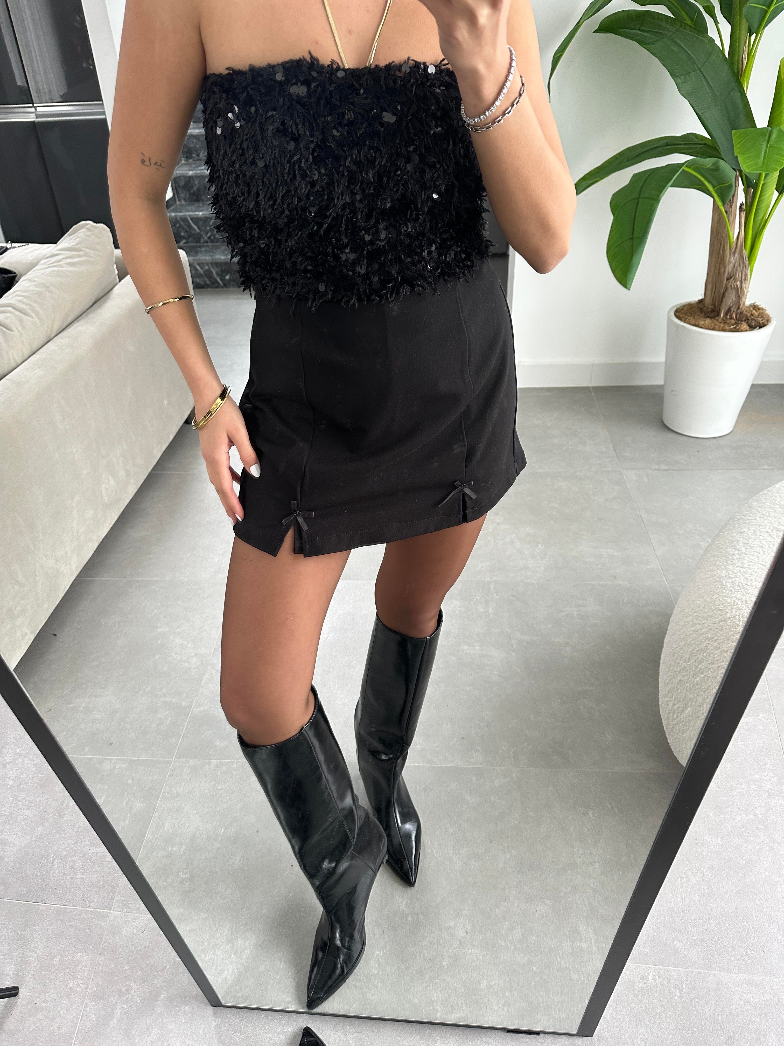 Siyah Pullu Kırçıllı Straplez Top