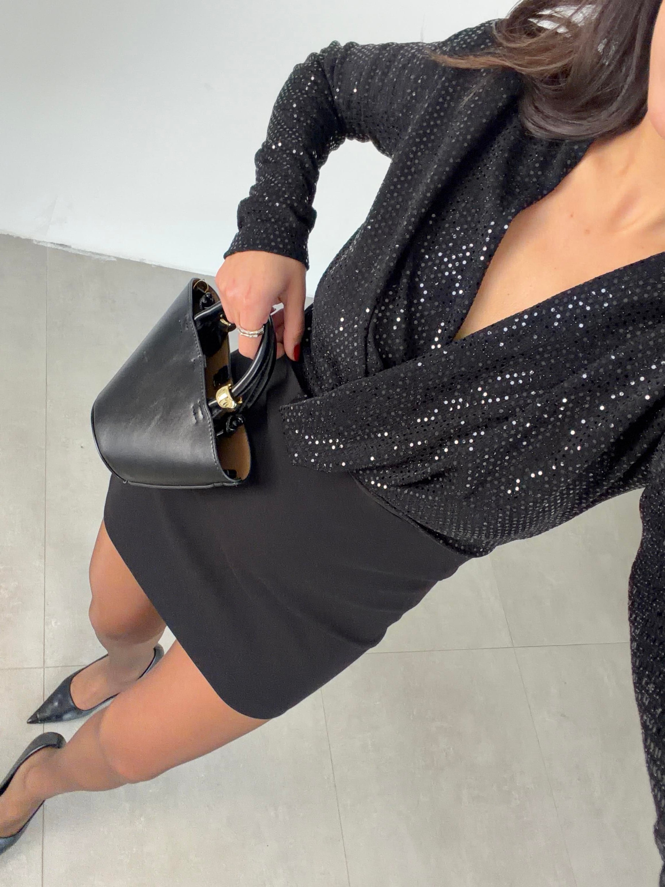 Siyah Pullu Kruvaze Çıtçıtlı Body