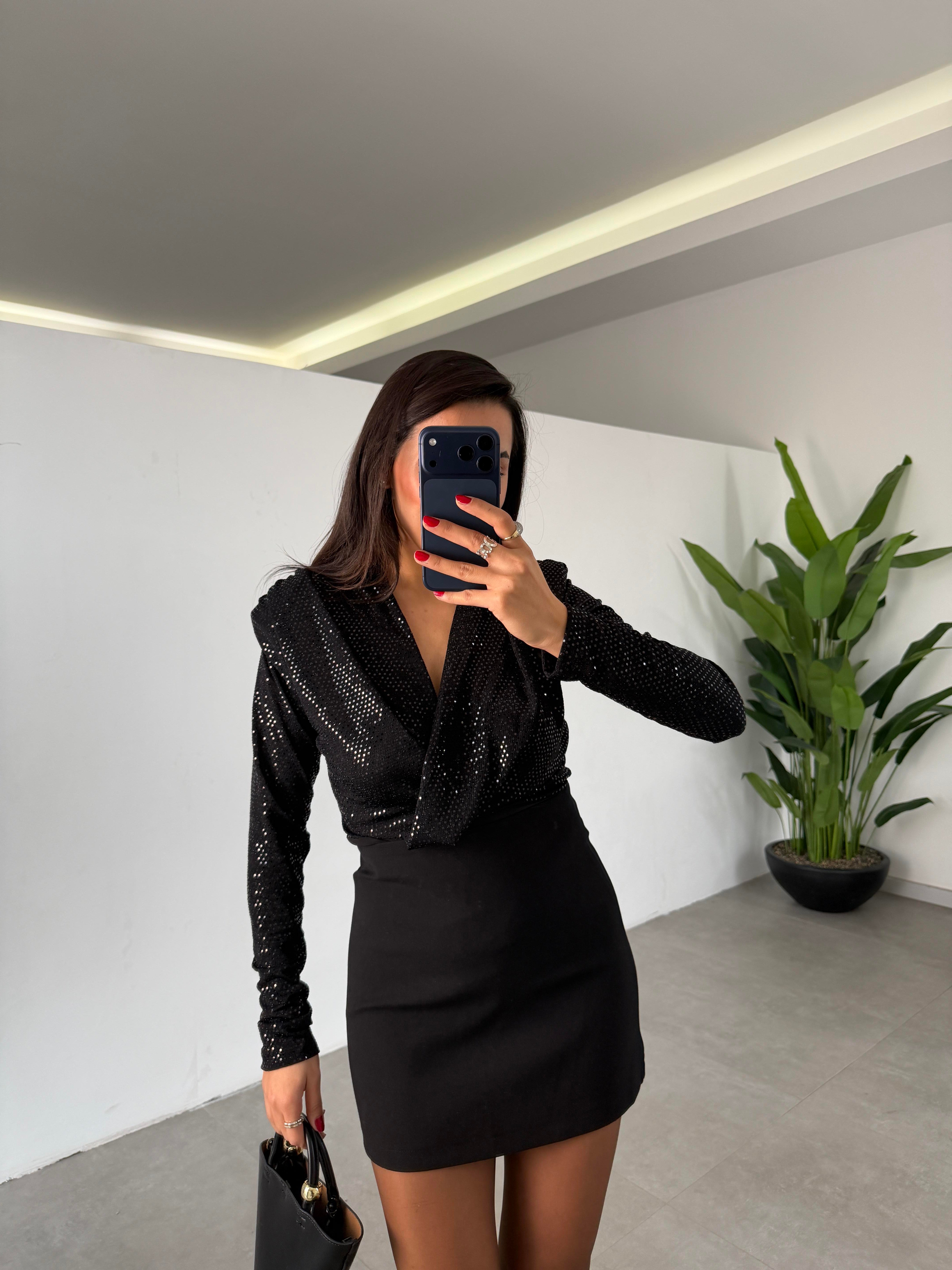 Siyah Pullu Kruvaze Çıtçıtlı Body