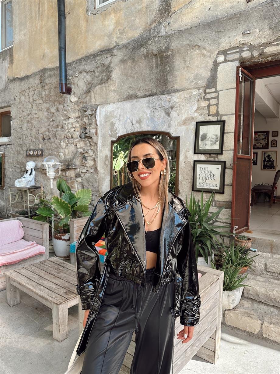 Siyah Rugan Kısa Ceket