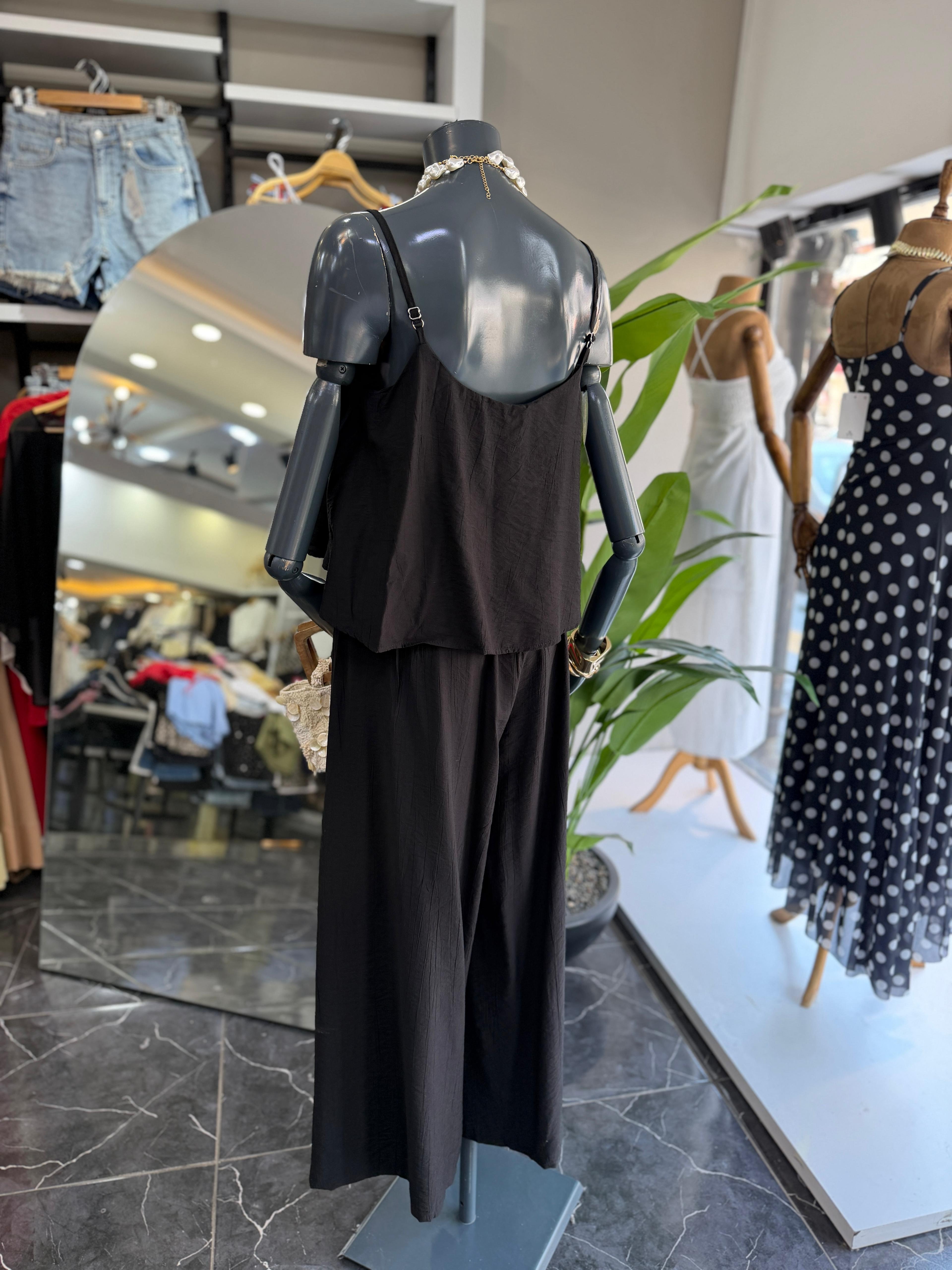 Siyah Su Taşı Detaylı Bluz